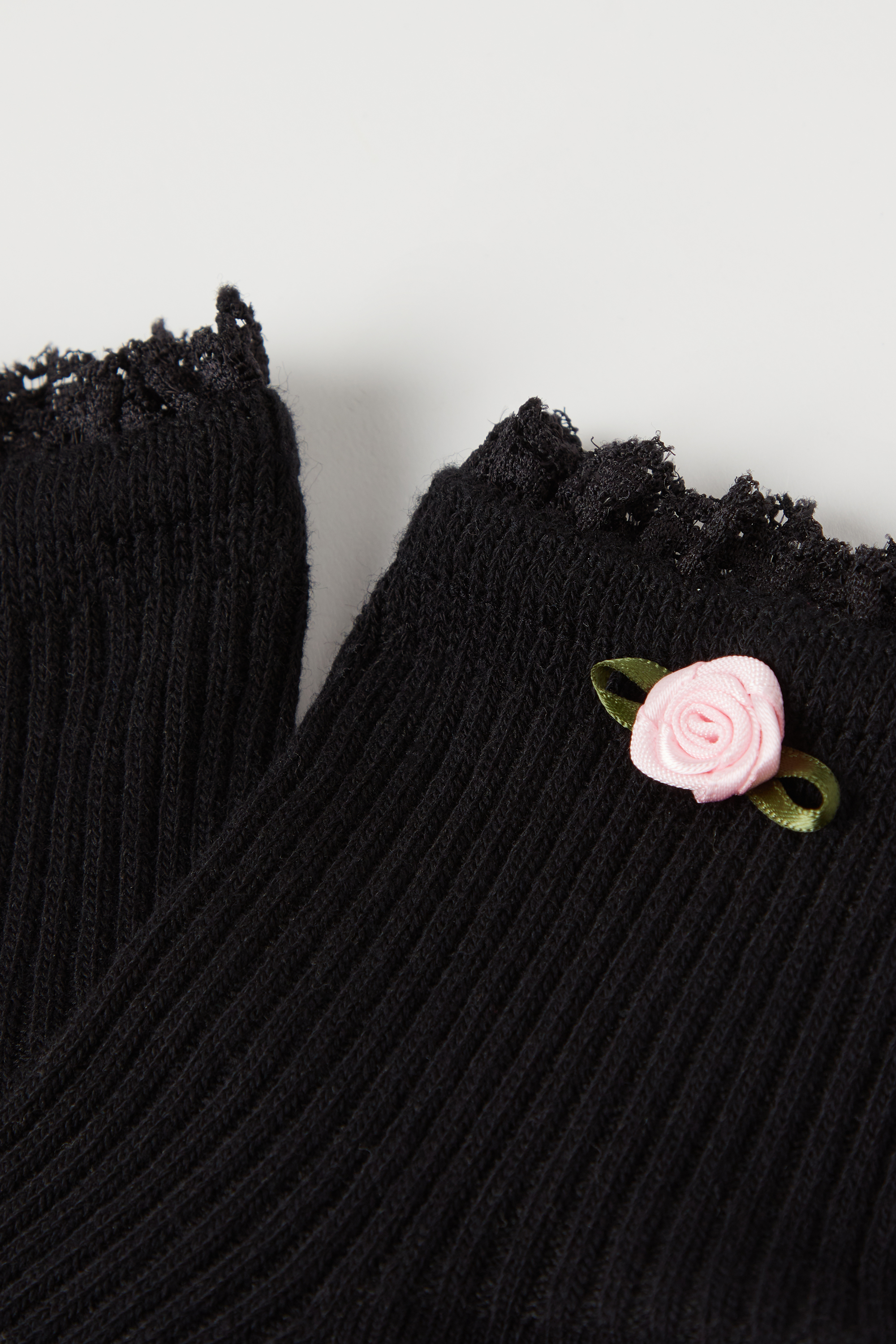 Ribbed Crew Socks with Small Rose Appliqué