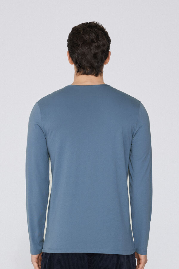 100% Cotton Top with Long Sleeves and Rounded Neck  