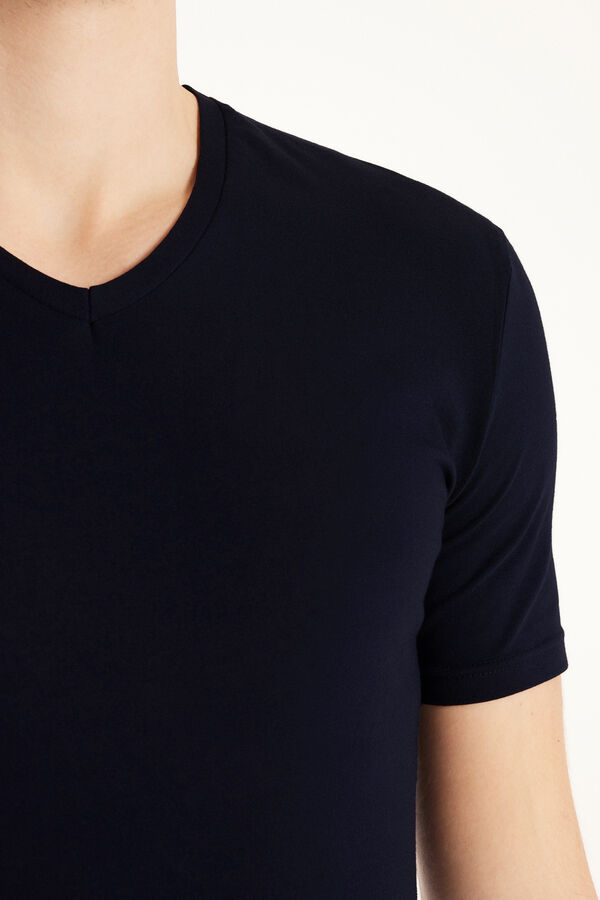 V-Neck T-Shirt in Organic Stretch Cotton  