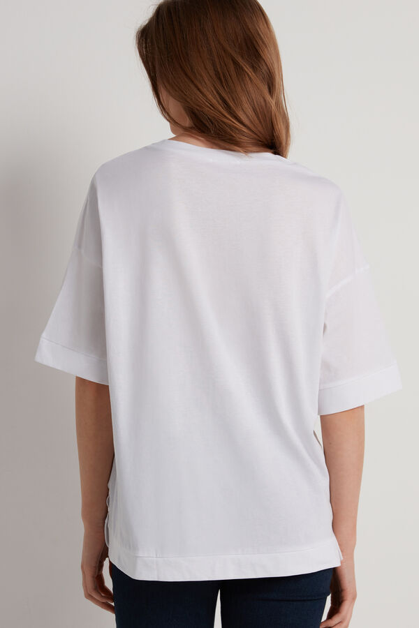Baumwoll-T-Shirt aus Baumwolle mit überschnittener Schulter und Schlitzen  
