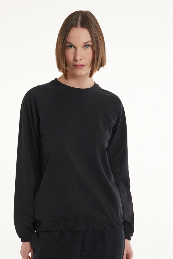 Long-Sleeved Crew-Neck Knit Top with Cuffs  
