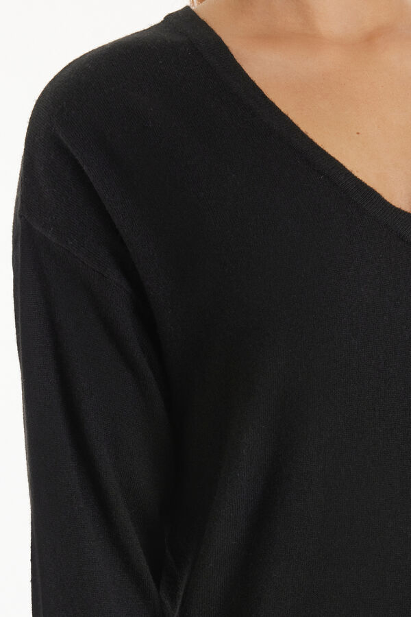 Mittelschwerer Pullover mit langen Ärmeln, V-Ausschnitt und Wolle  