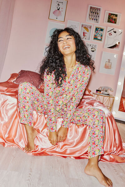 Langer offener Pyjama aus bedrucktem Viskose-Stoff