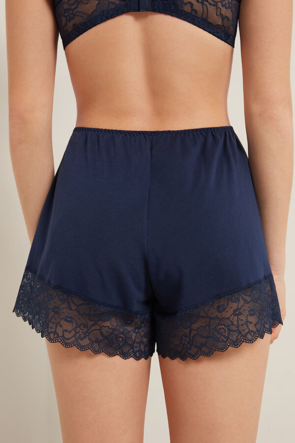 Shorts in Cotton and Lace  