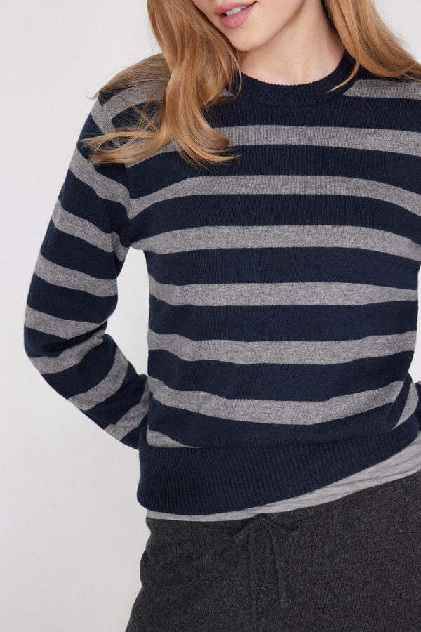 Long Sleeve Round-Neckline Heavy Sweater with Wool  