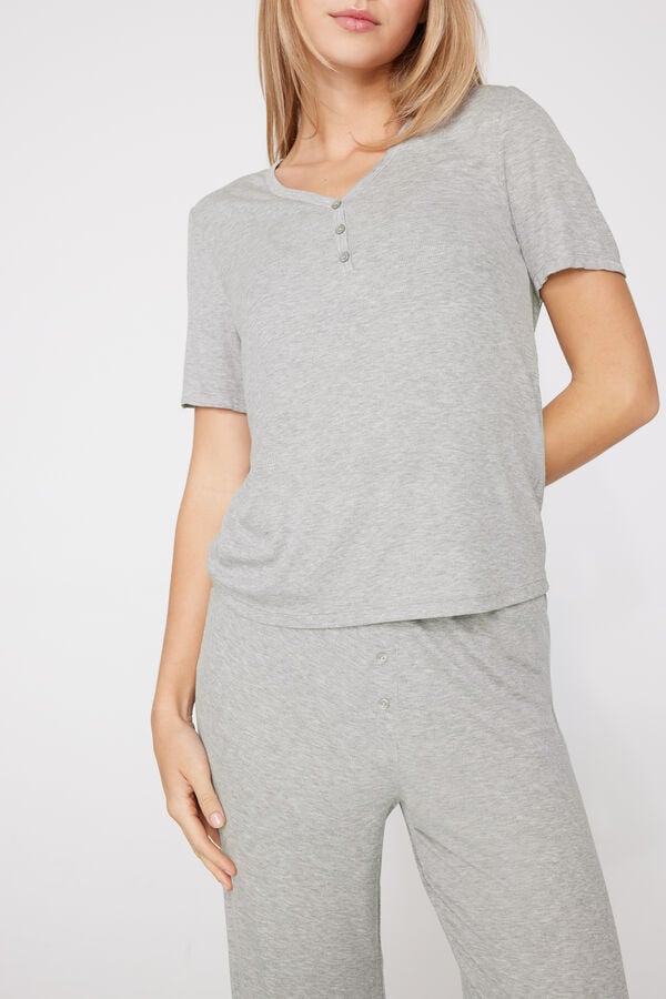 Langer Pyjama mit kurzen &Auml;rmeln aus gerippter Viskose  
