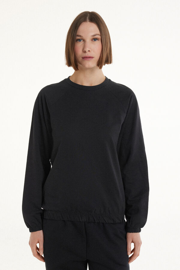 Long-Sleeved Crew-Neck Knit Top with Cuffs  
