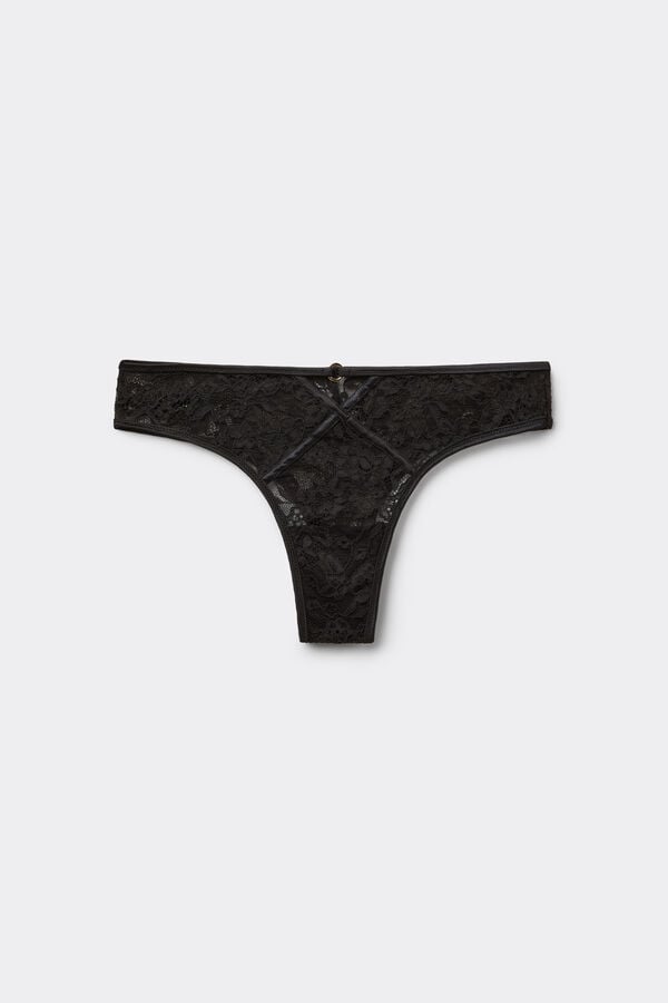 Brazilke Essential Details  