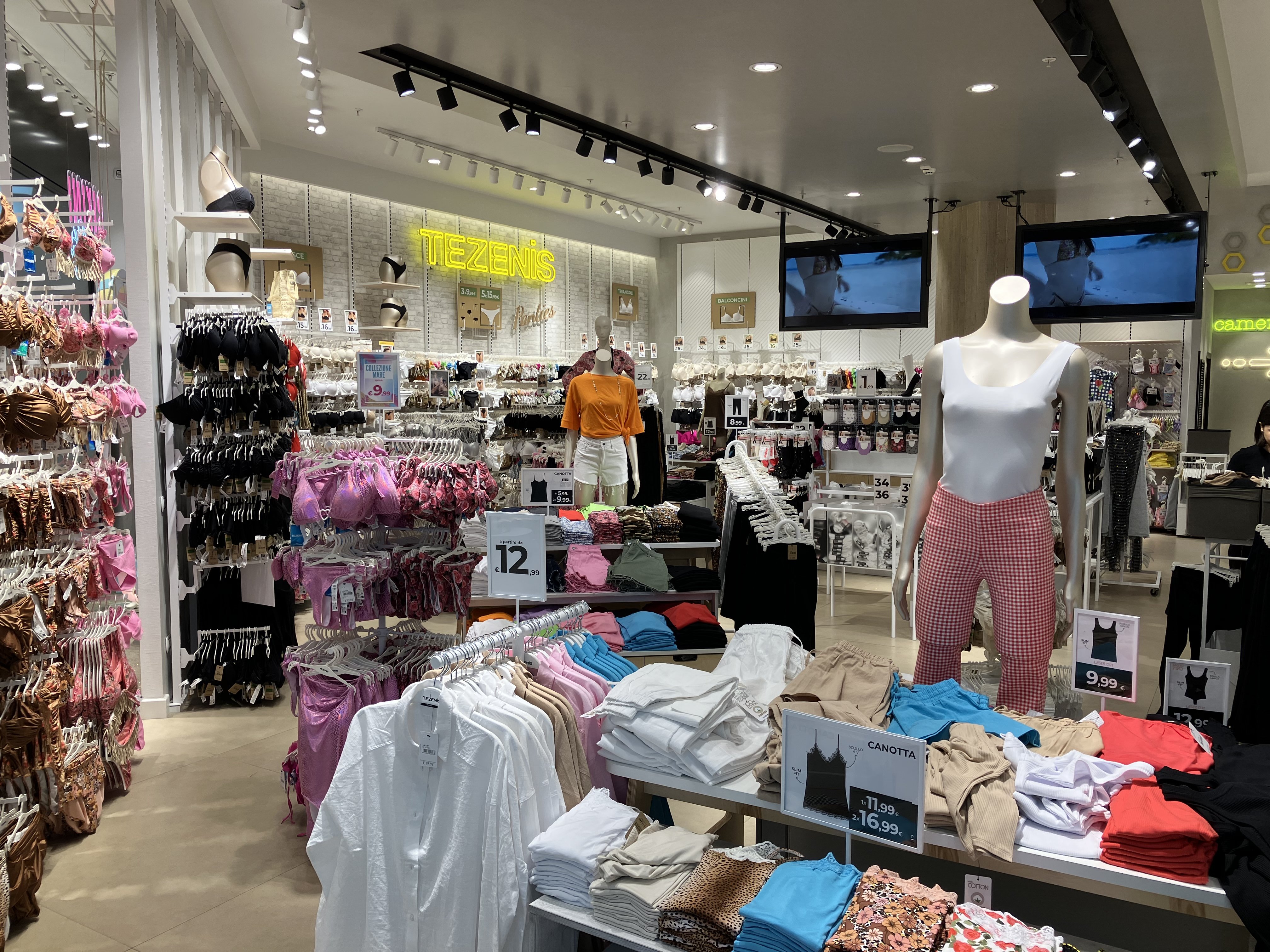 Underwear and clothing store in CIVITANOVA MARCHE at VIA SAN COSTANTINO 98 Tezenis