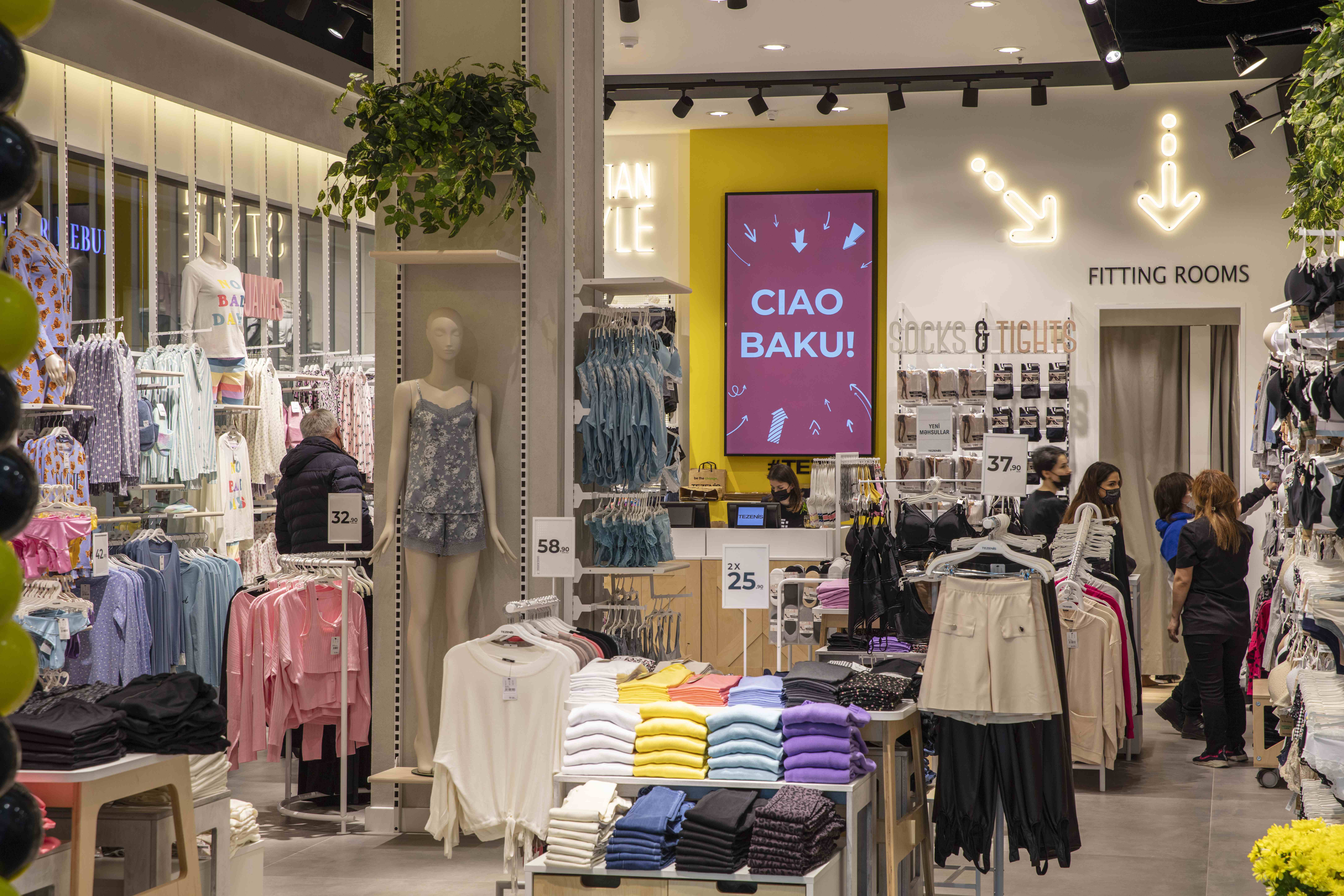 Магазин одежды, нижнего белья и пижам в городе Baku по адресу 1000Neftçilər Prospekti 42