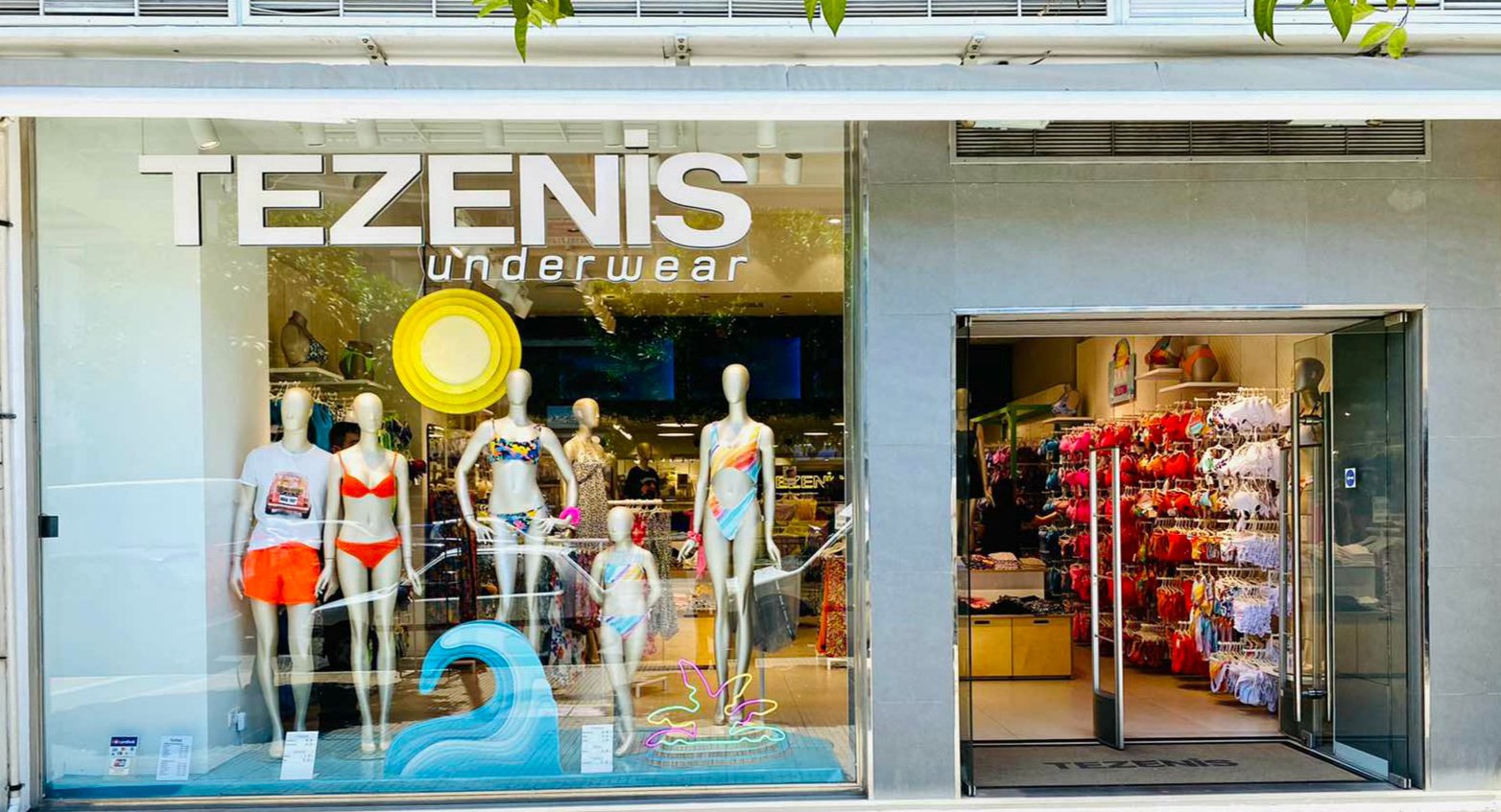 Underwear and clothing store in Athens at El Benizelou N.106 Tezenis