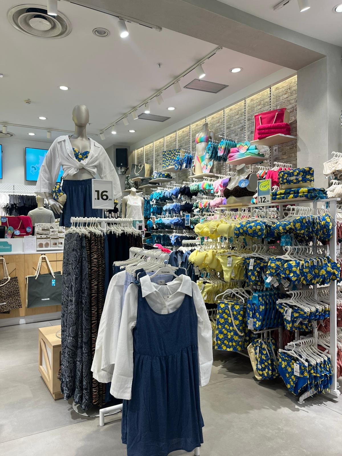 Underwear and clothing store in LECCO at Largo Caleotto 10 | Tezenis