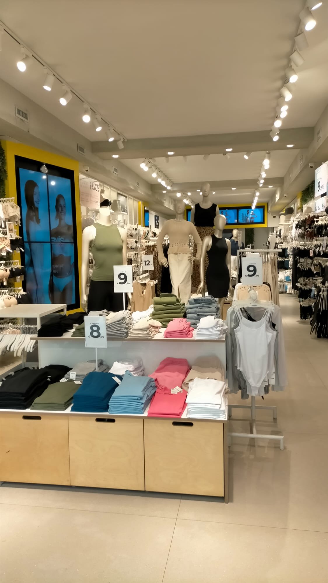 Tezenis FOLLONICA VIA ROMA N. 18