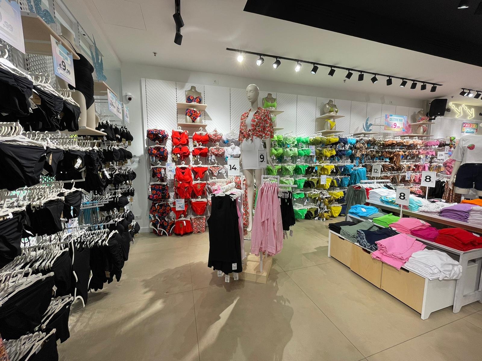 Negozio intimo e abbigliamento Ascoli Piceno del Commercio 52 - C/O Ccle al  Battente | Tezenis