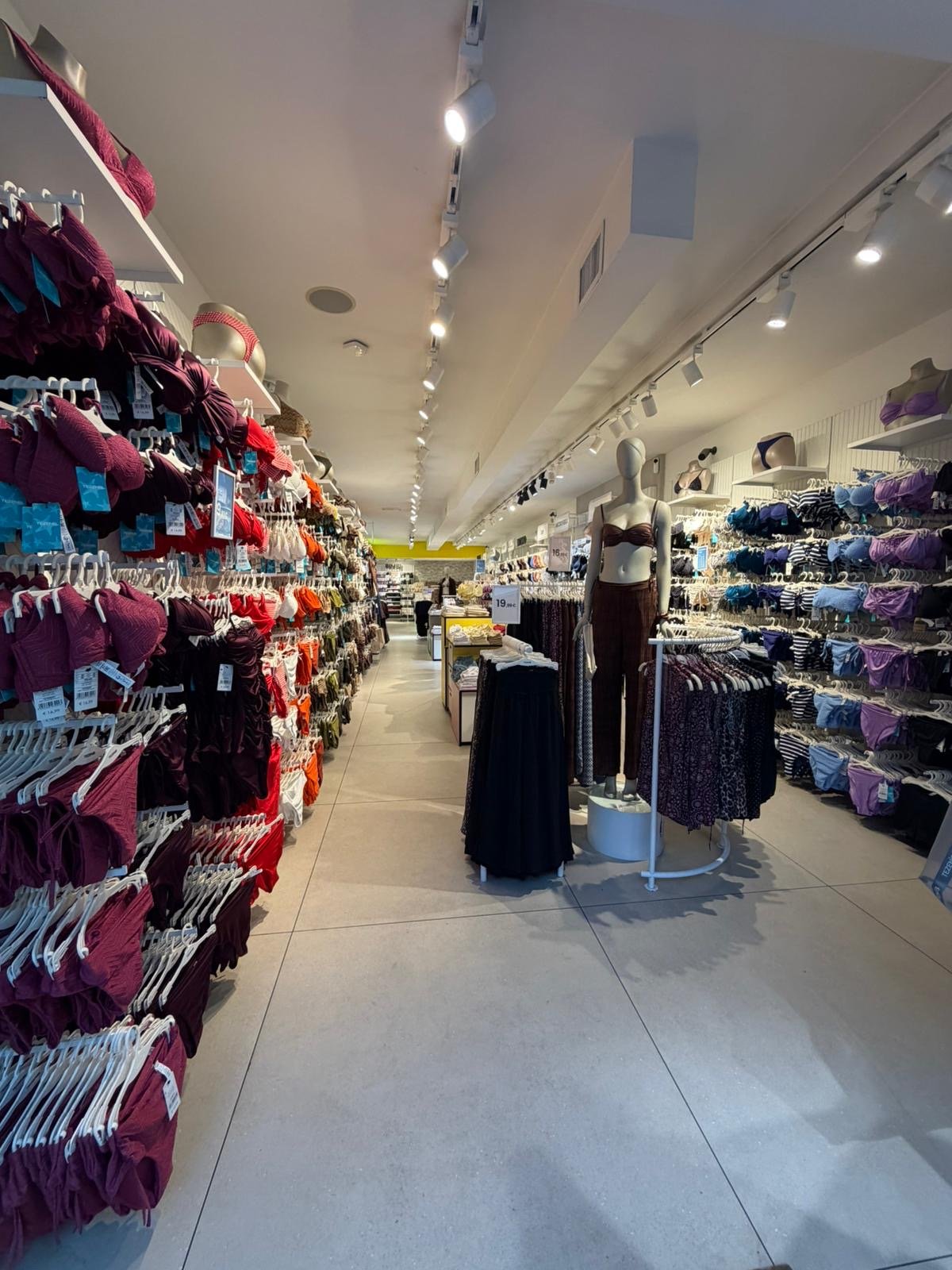 Tezenis FIRENZE VIA GIOBERTI 154 ROSSO