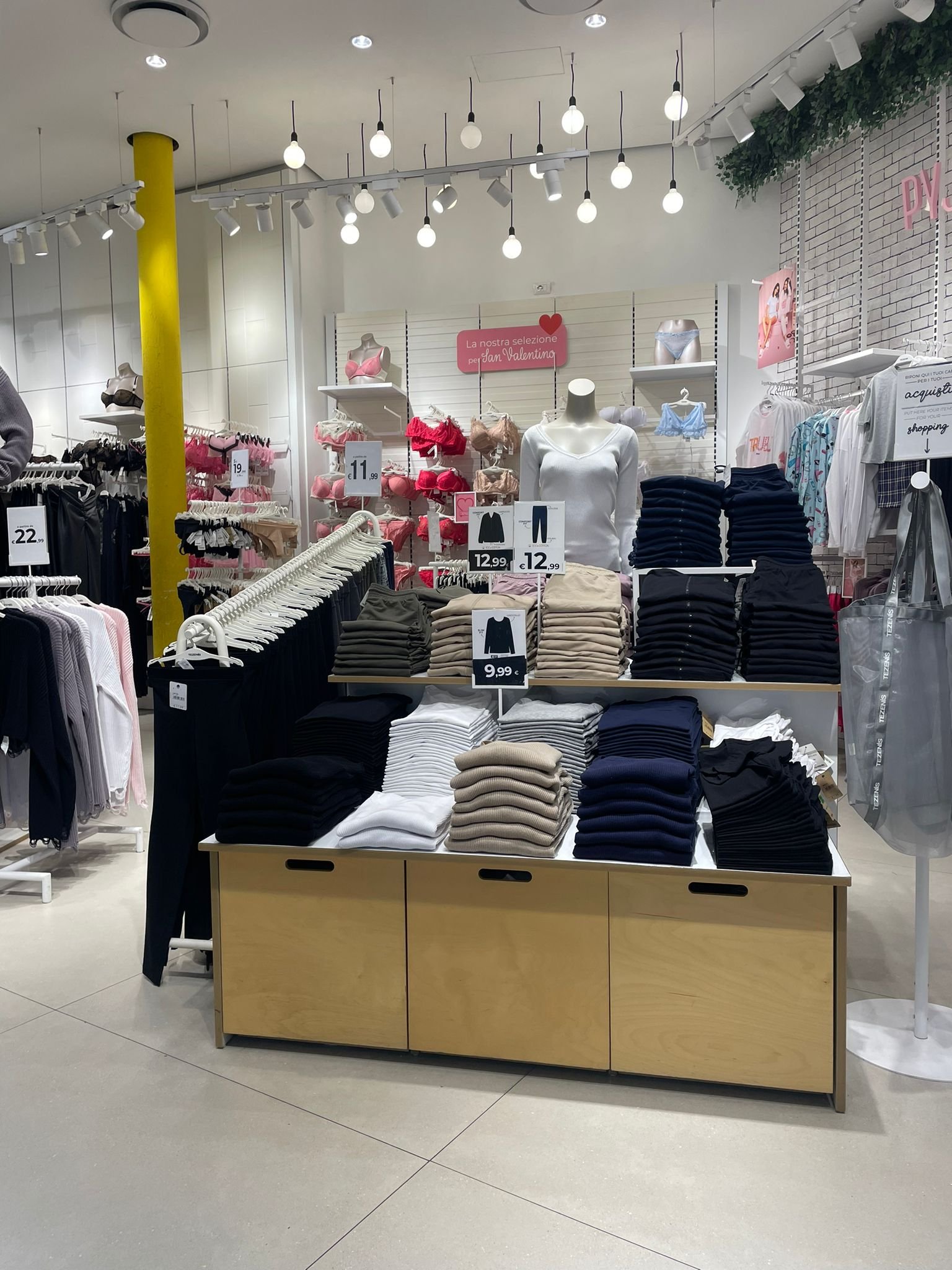 Tezenis VARESE VIA MOROSINI, 2