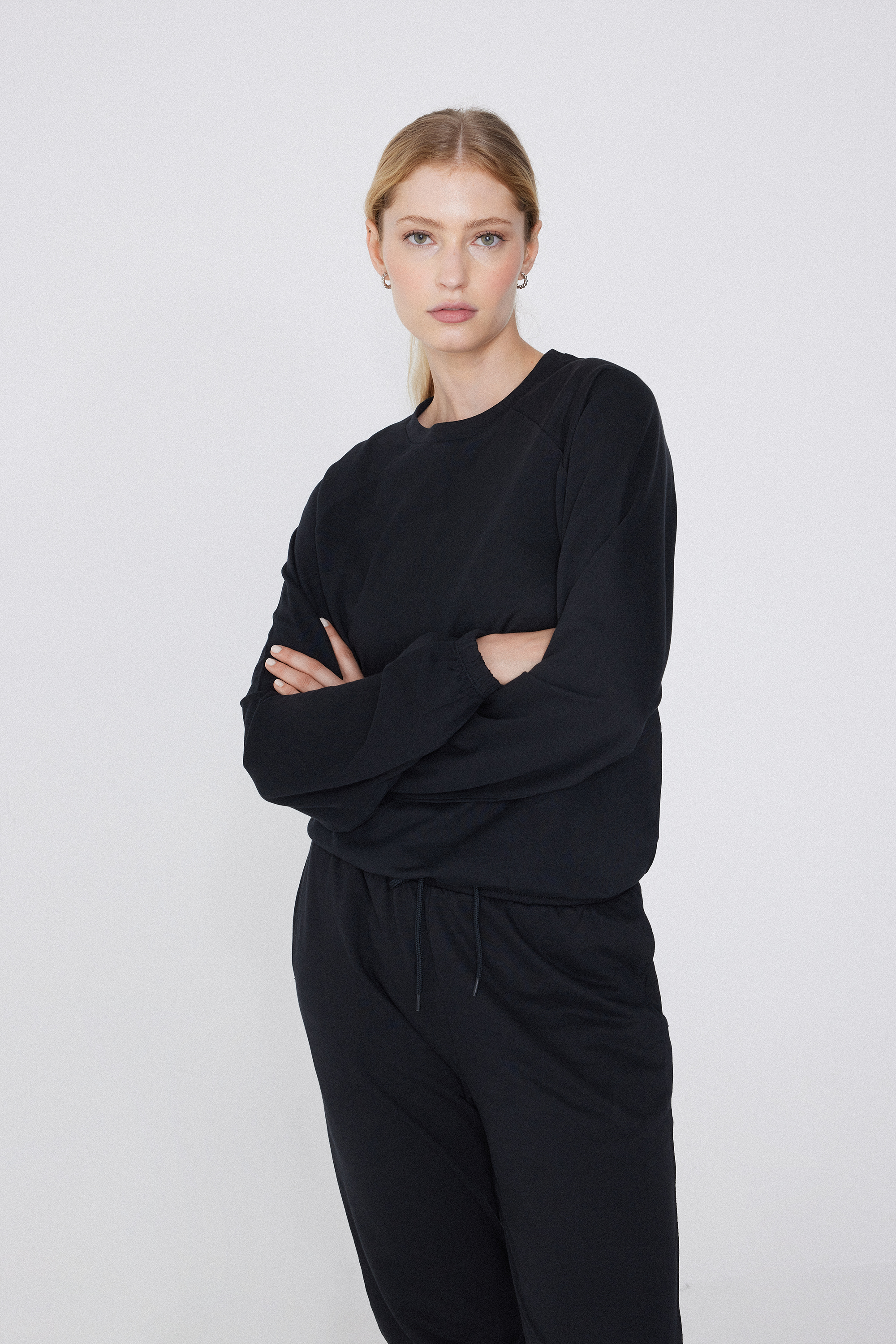 Long-Sleeved Crew-Neck Knit Top with Cuffs