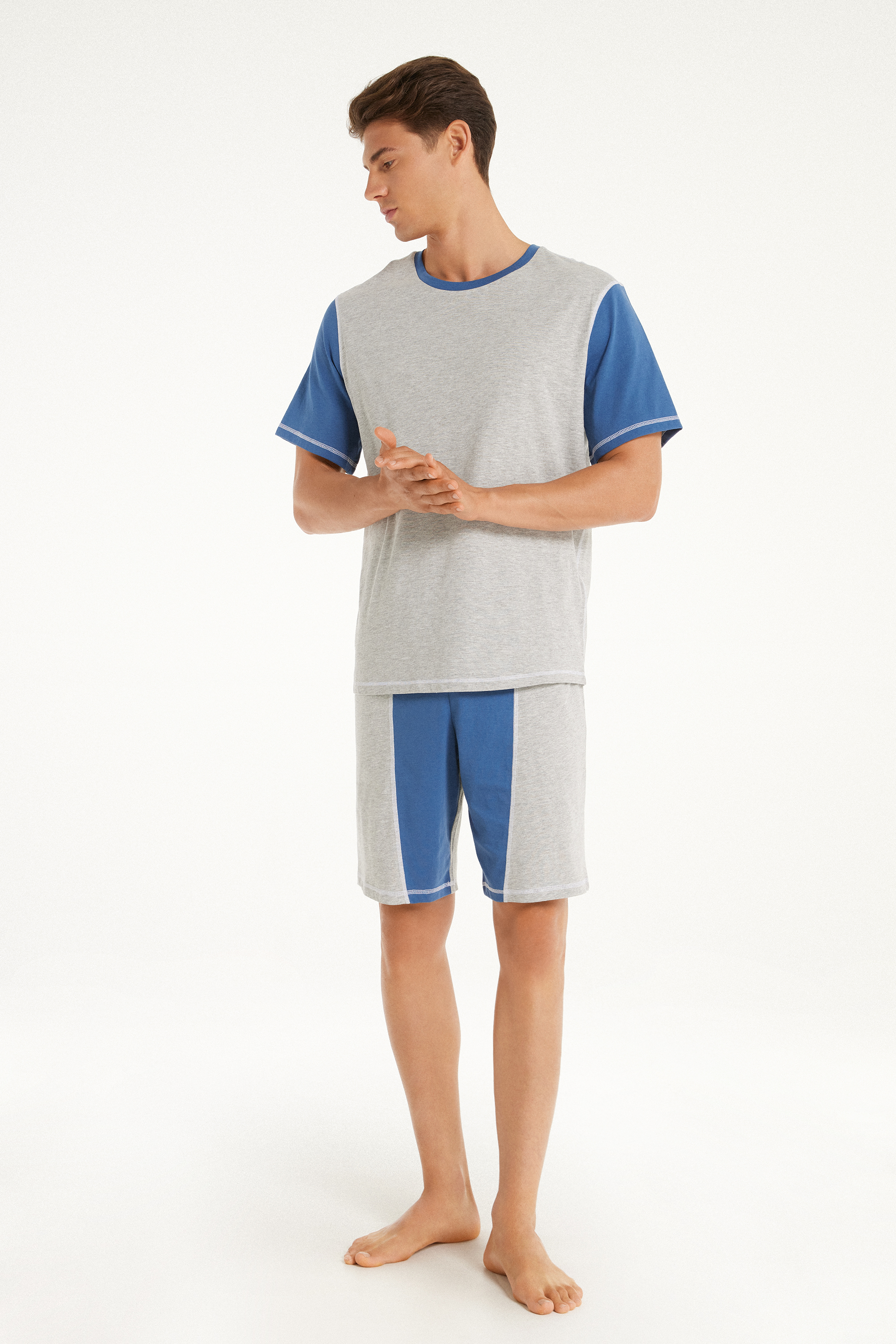 Kurzer Baumwoll-Pyjama mit kurzen Ärmeln und Kontrasten