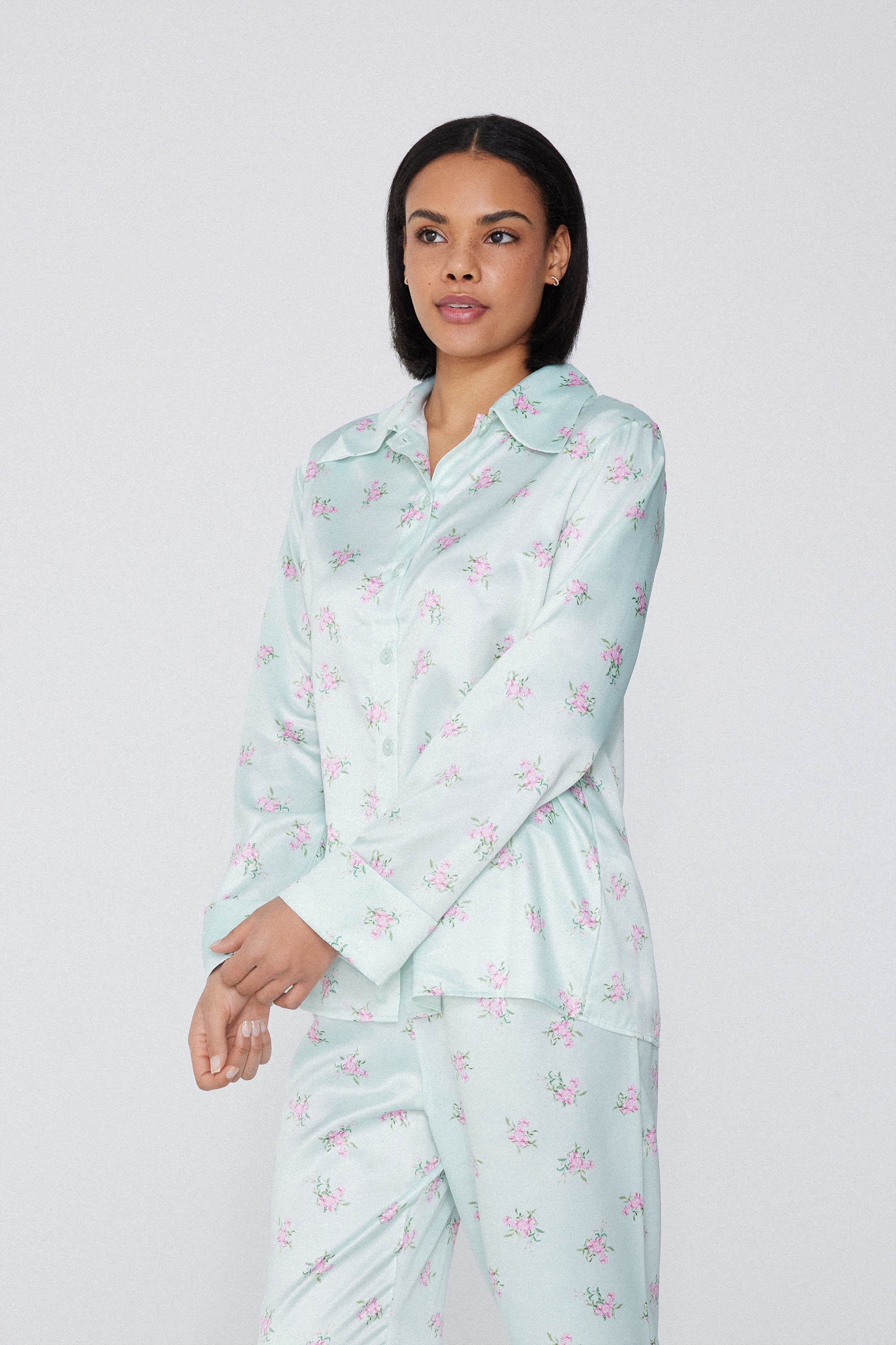 Camicia in Raso Manica Lunga con Risvolti