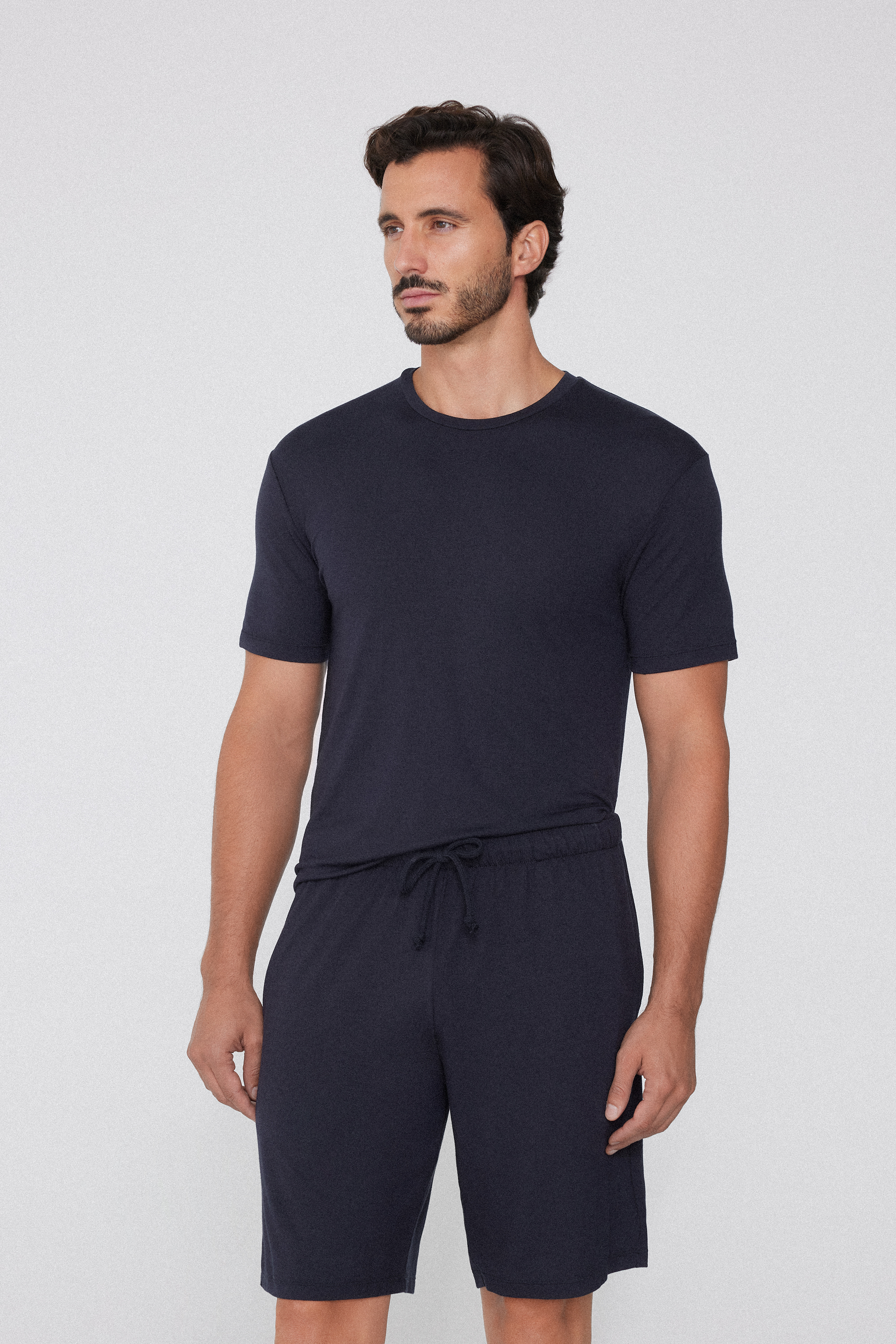 Kurze Hose aus Viskose-Jersey mit Taschen und Tunnelzug