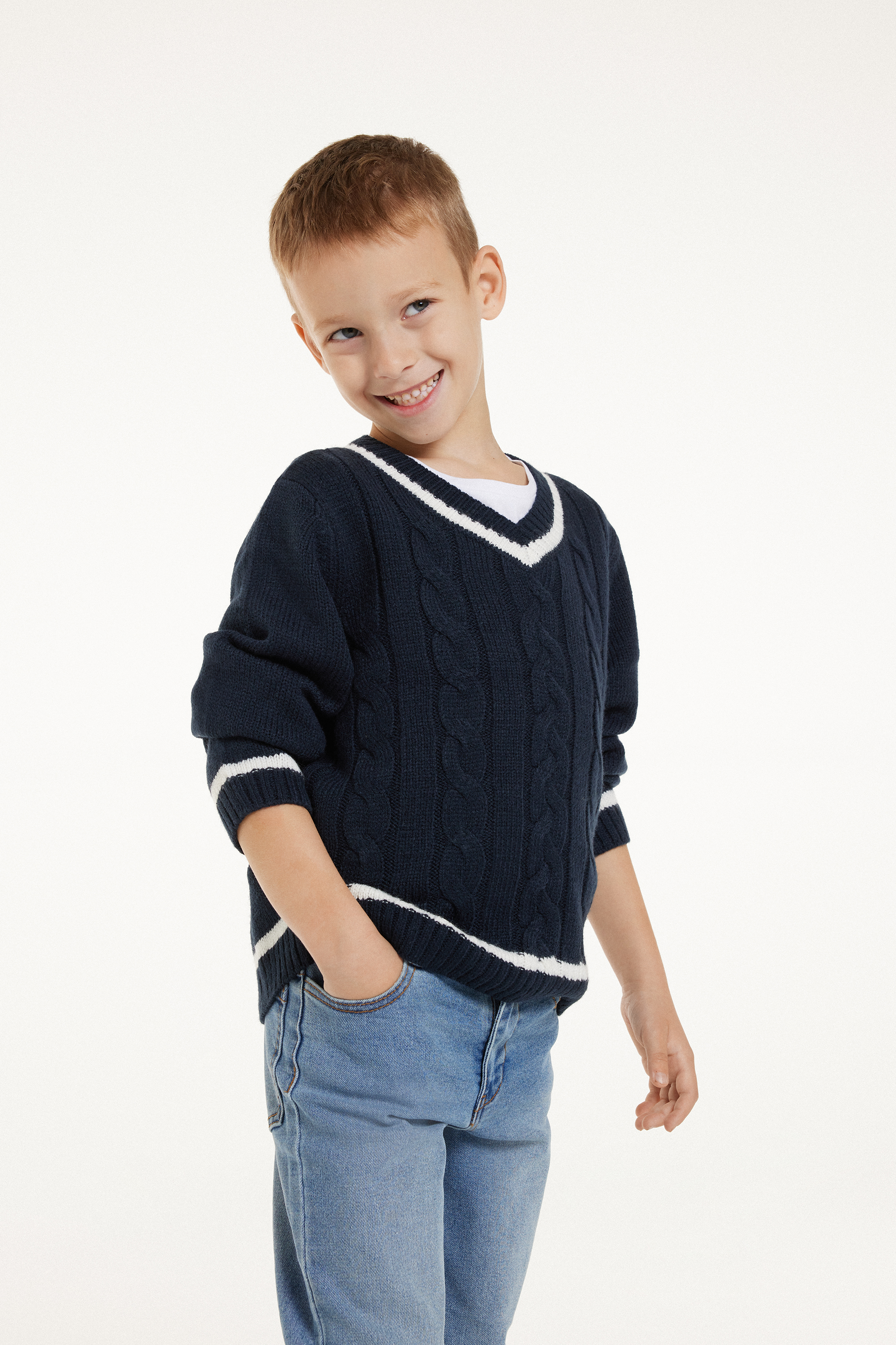 Pullover mit langen Ärmeln, V-Ausschnitt und Zopfmuster für Jungen