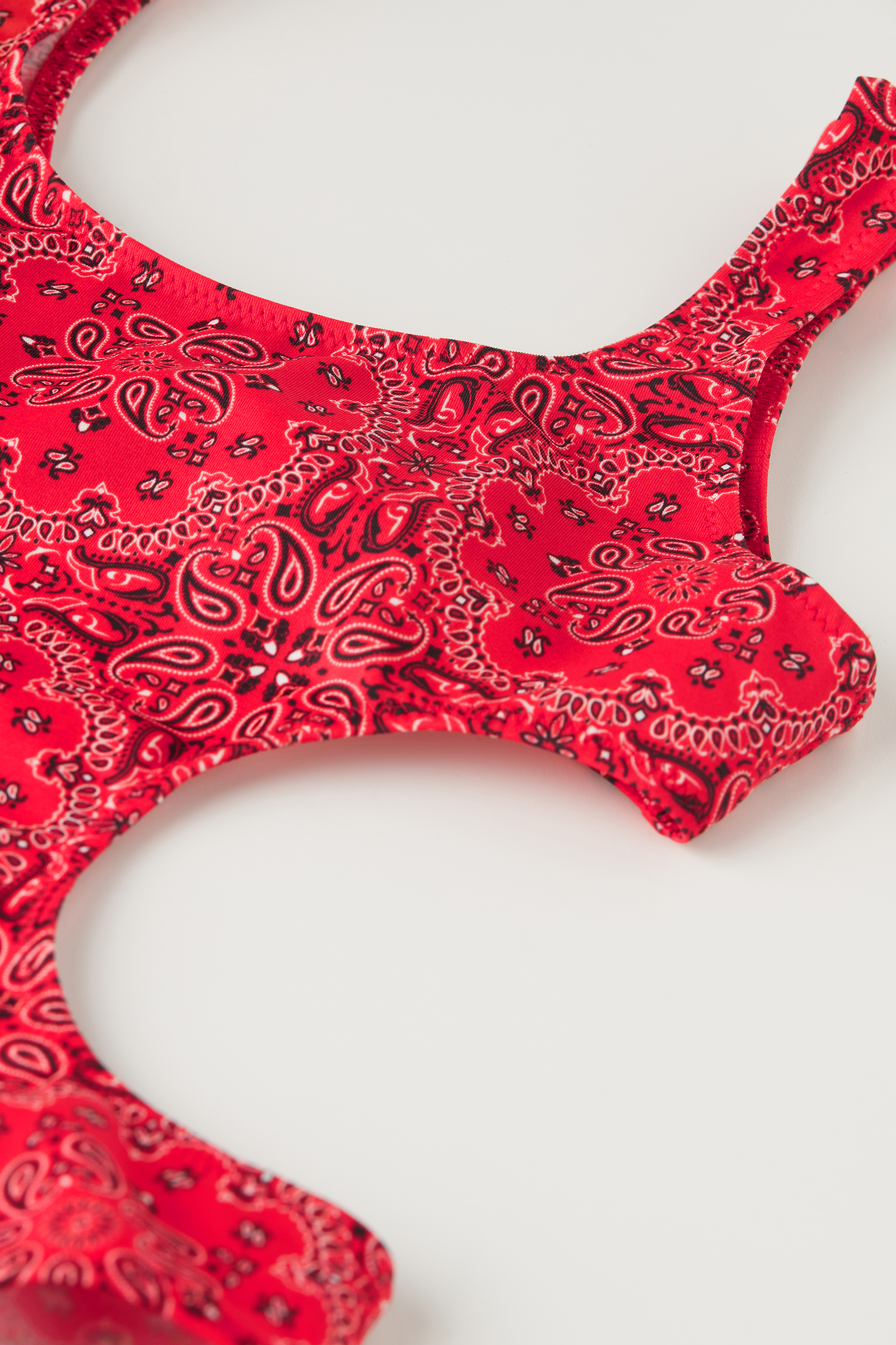 Červené Dievčenské Celé Plavky Trikiny s Kašmírovým Vzorom