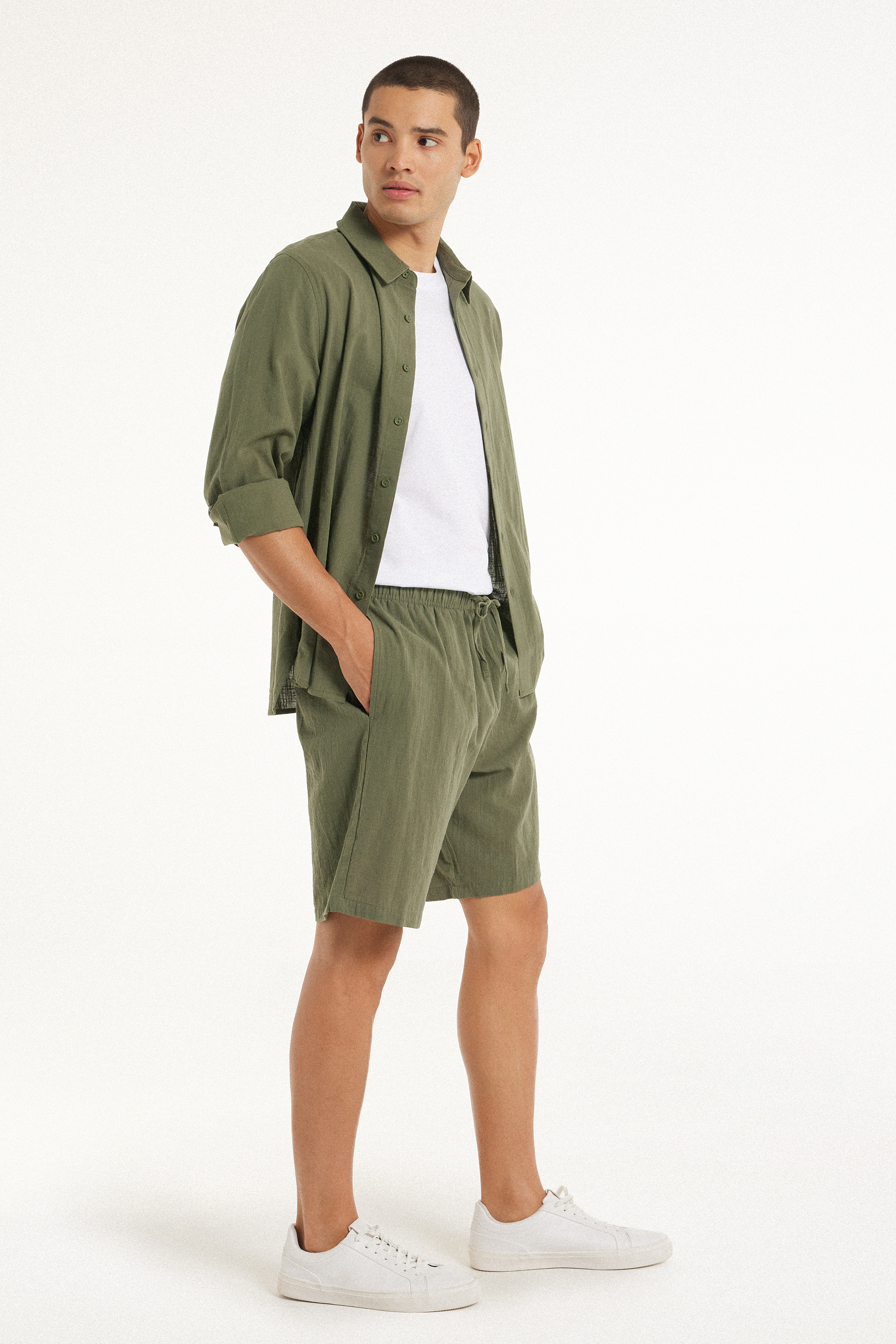 Shorts aus 100 % superleichter Baumwolle mit Taschen