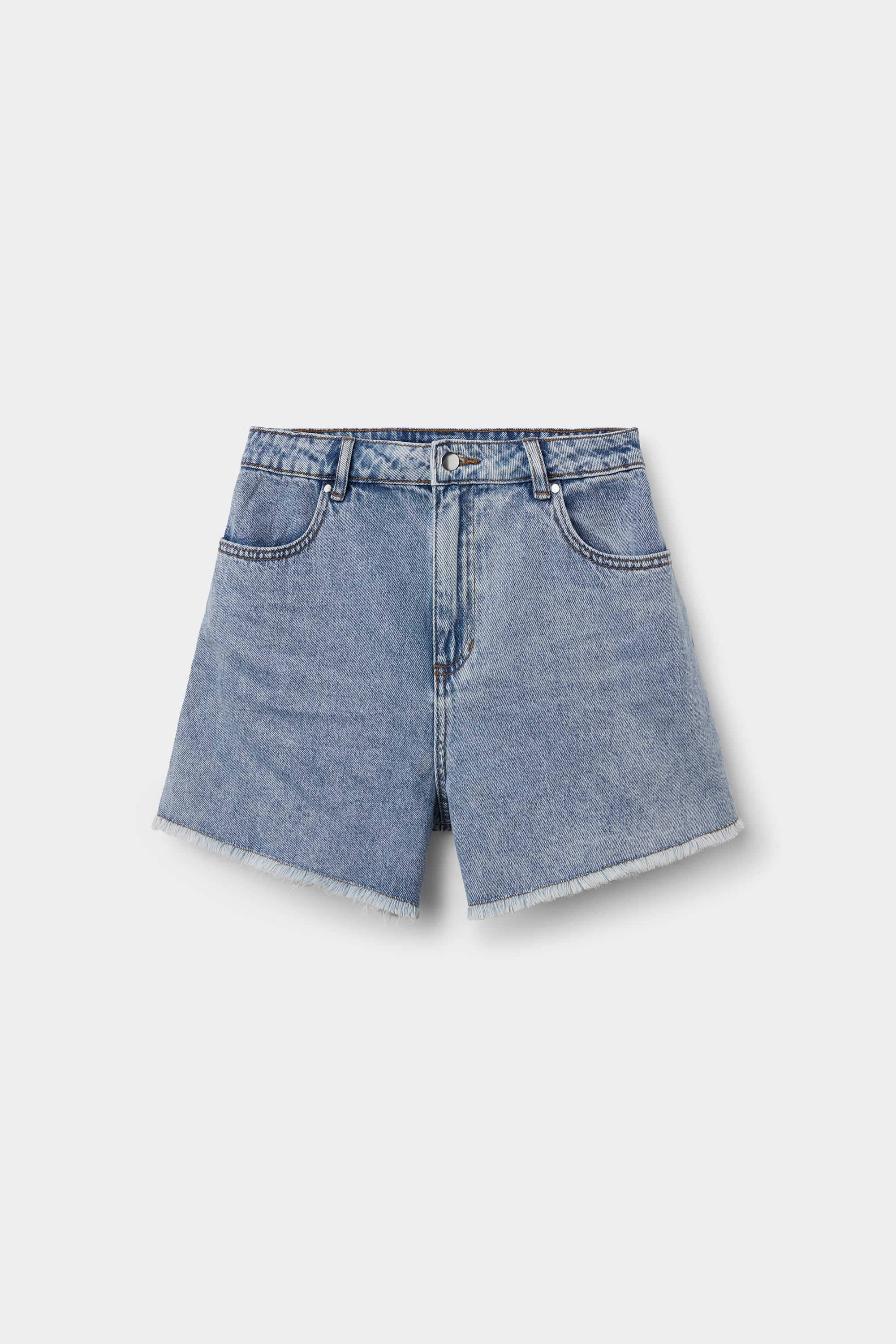 Shorts in Fringed Denim