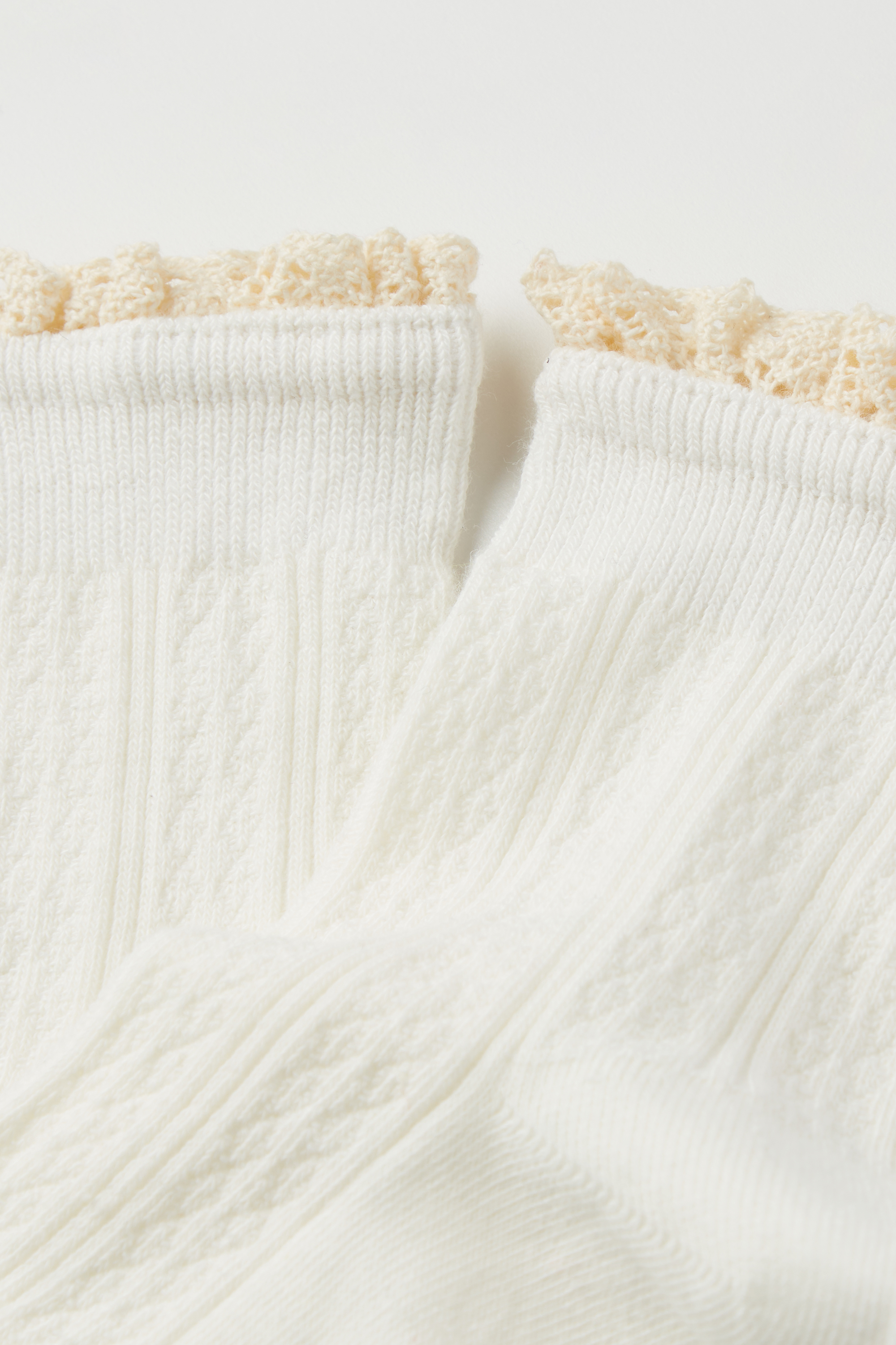 Short Ruffled Socks