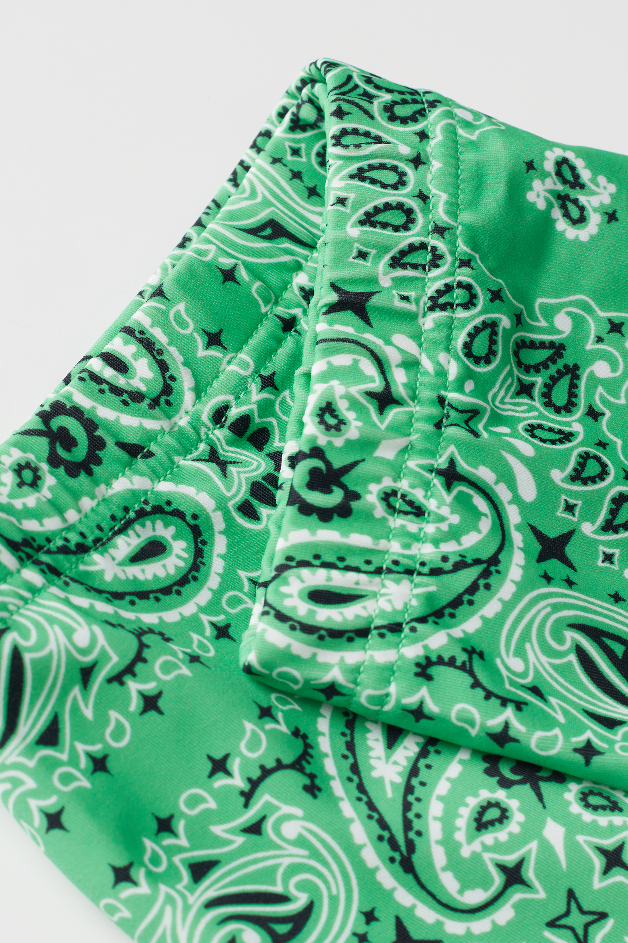 Bedruckte Badeshorts für Jungen