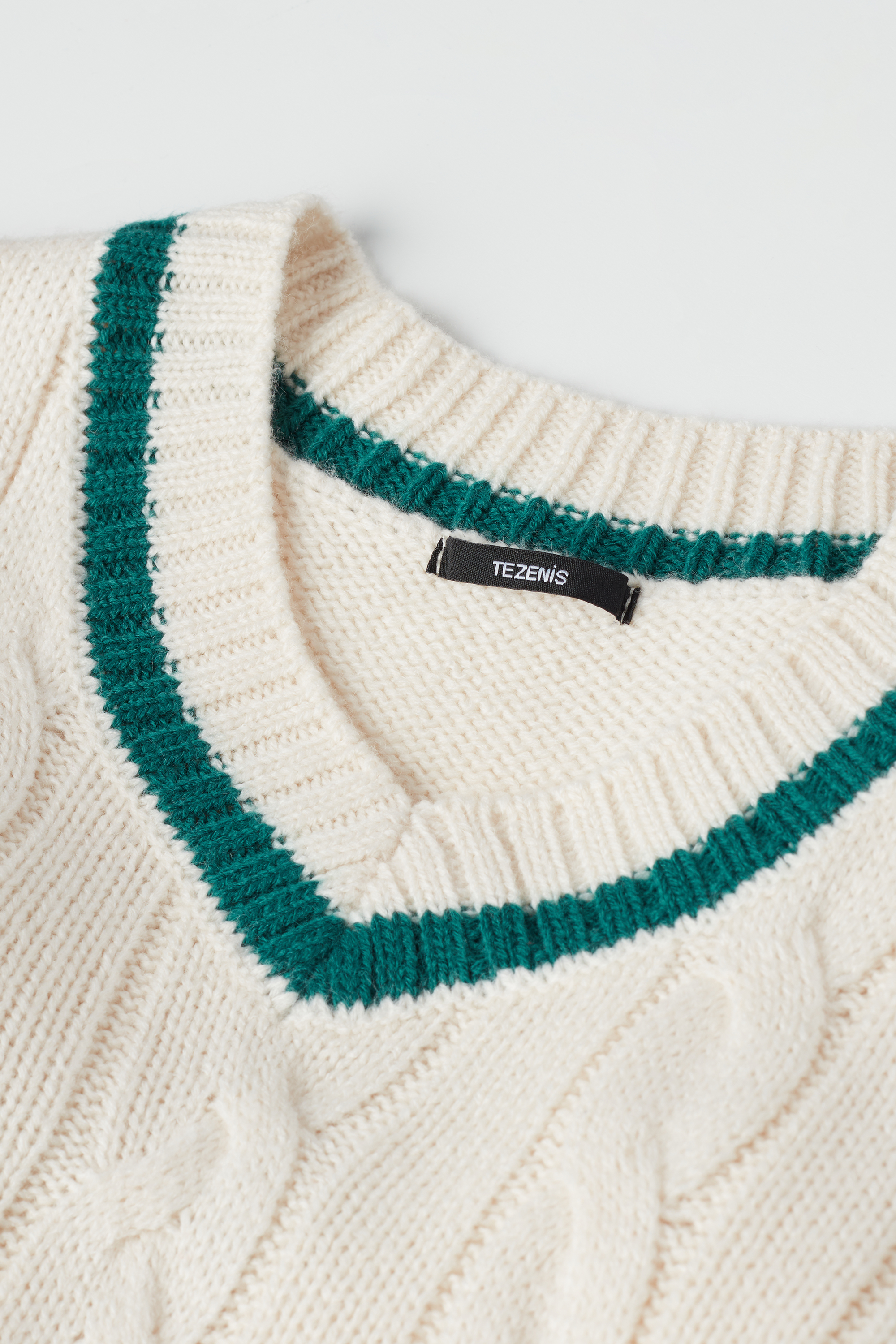 Boys’ Long-Sleeved V-Neck Braid Sweater