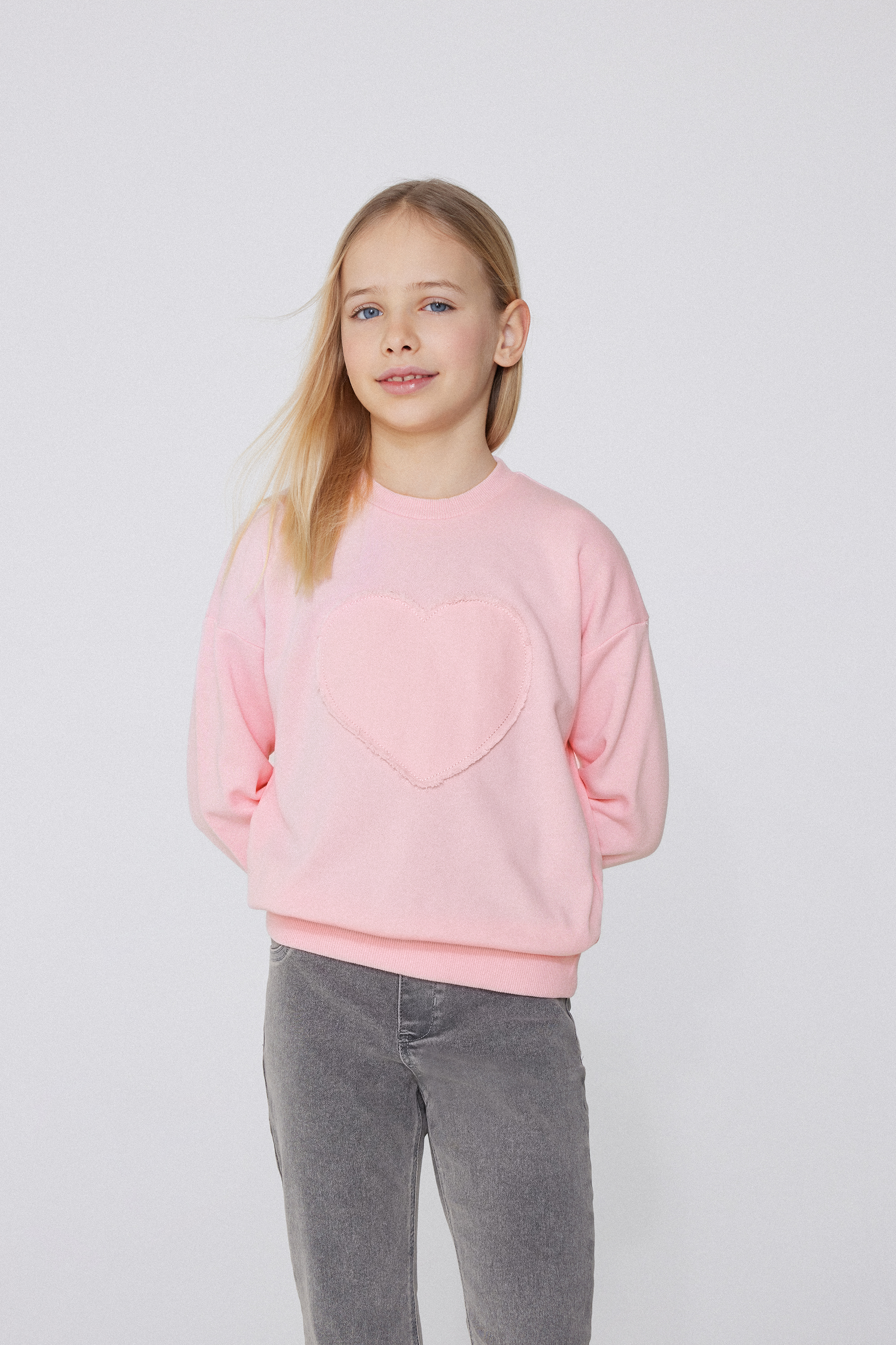 Sudadera con Cuello Redondo y Parche Niña