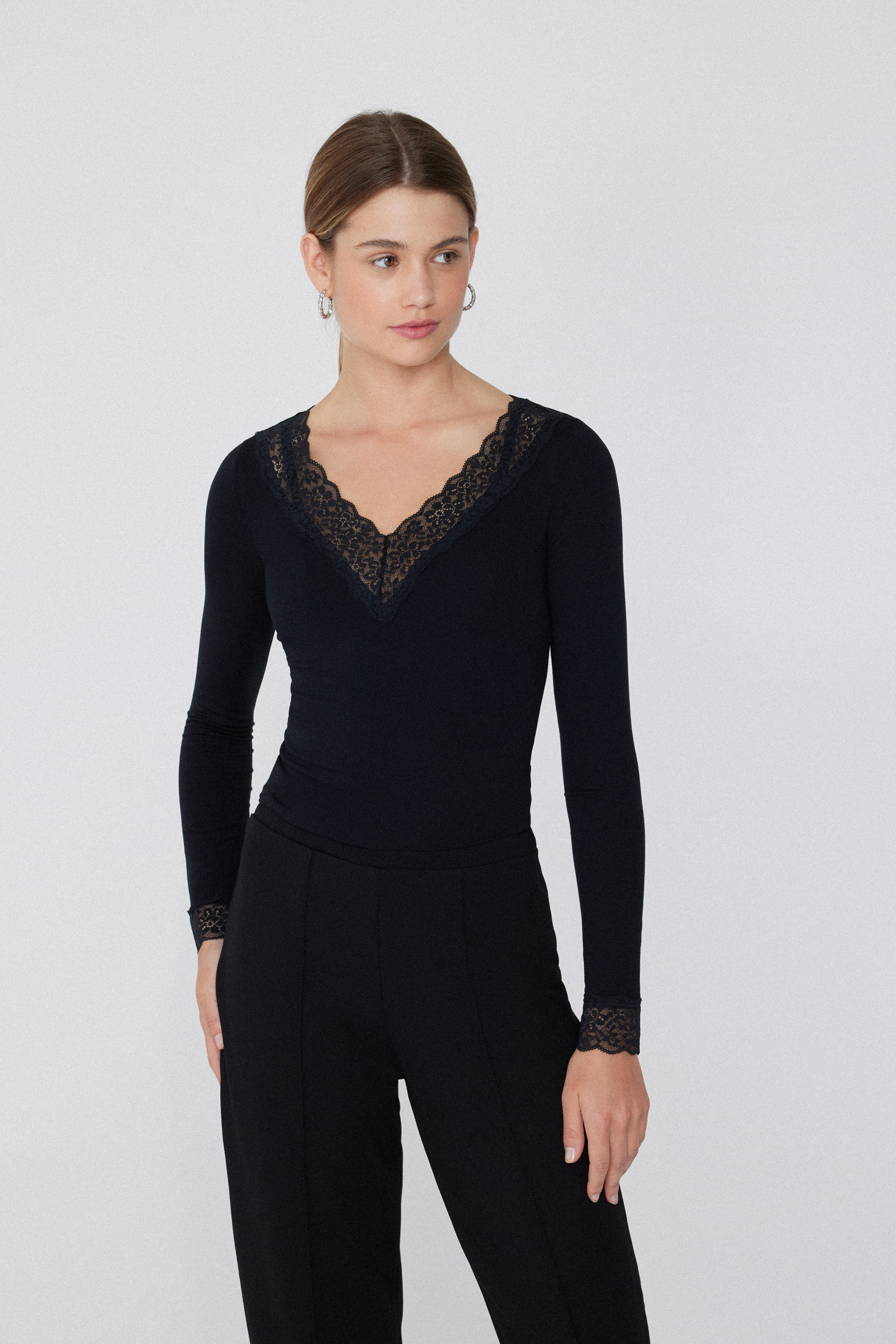 Long Sleeve V-Neck Top in Viscose and Lace