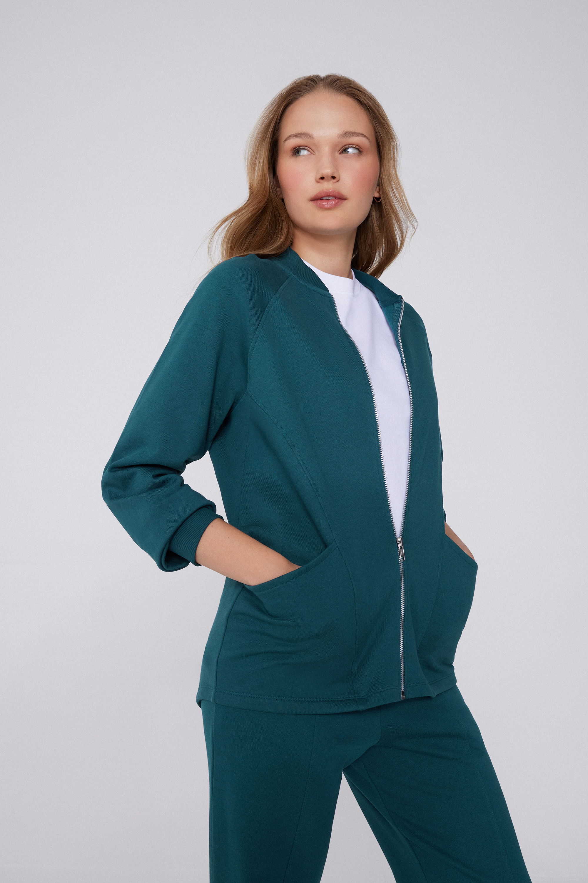 Lange asymmetrische Sweatjacke mit Reißverschluss und Taschen