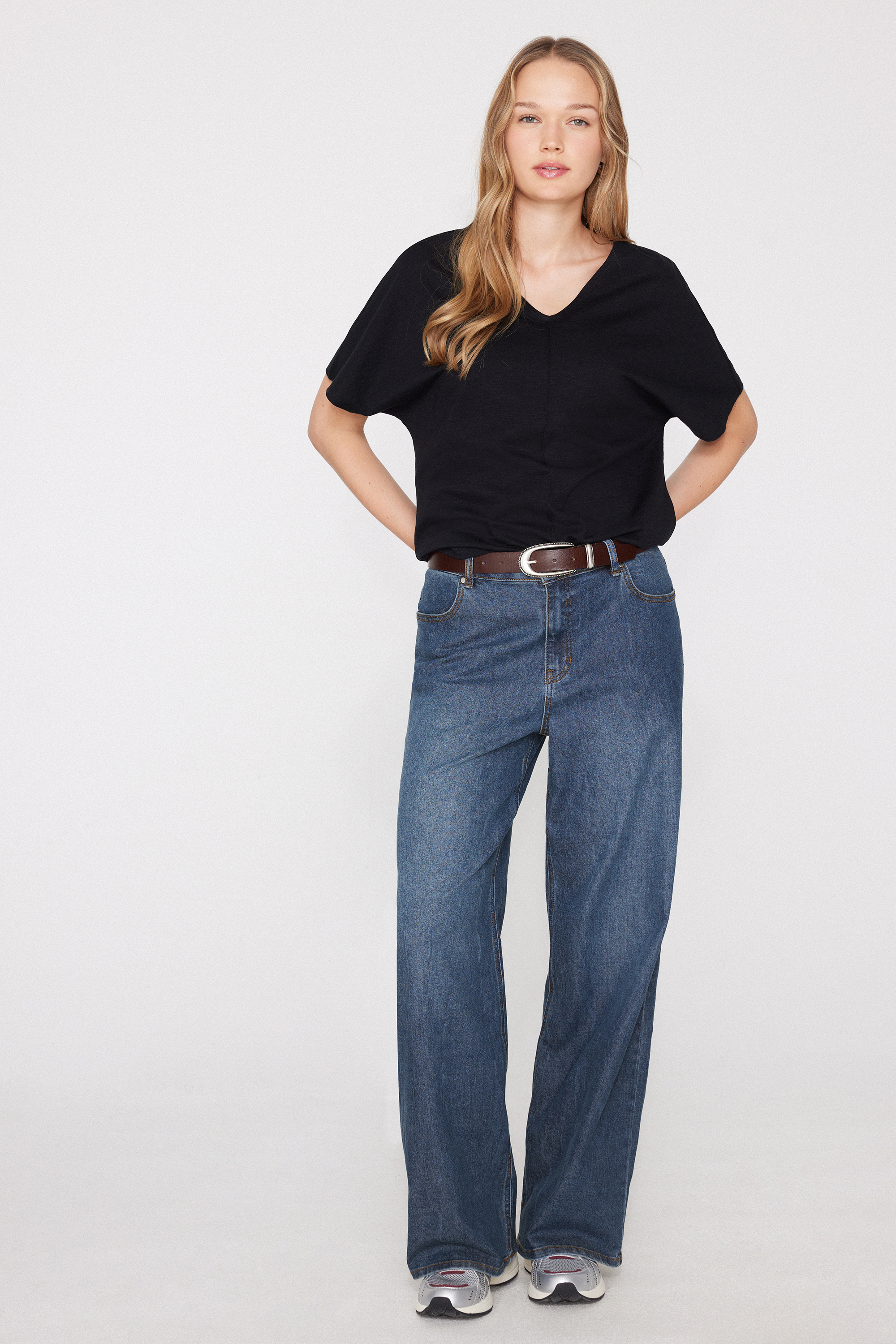 100% Slub Yarn Cotton V-Neck T-Shirt