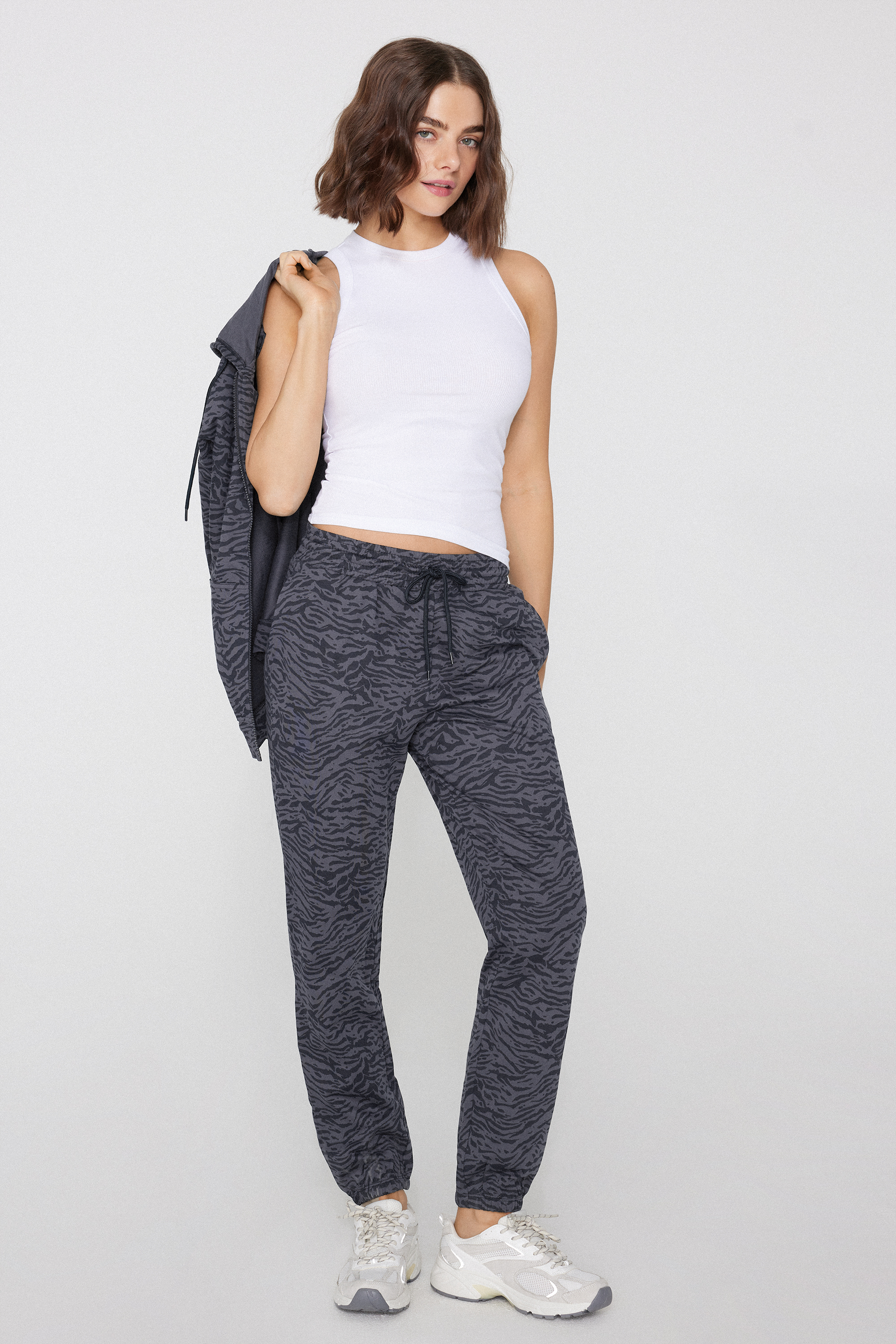 Pantal&oacute;n de Ch&aacute;ndal con Bolsillo de Ojal