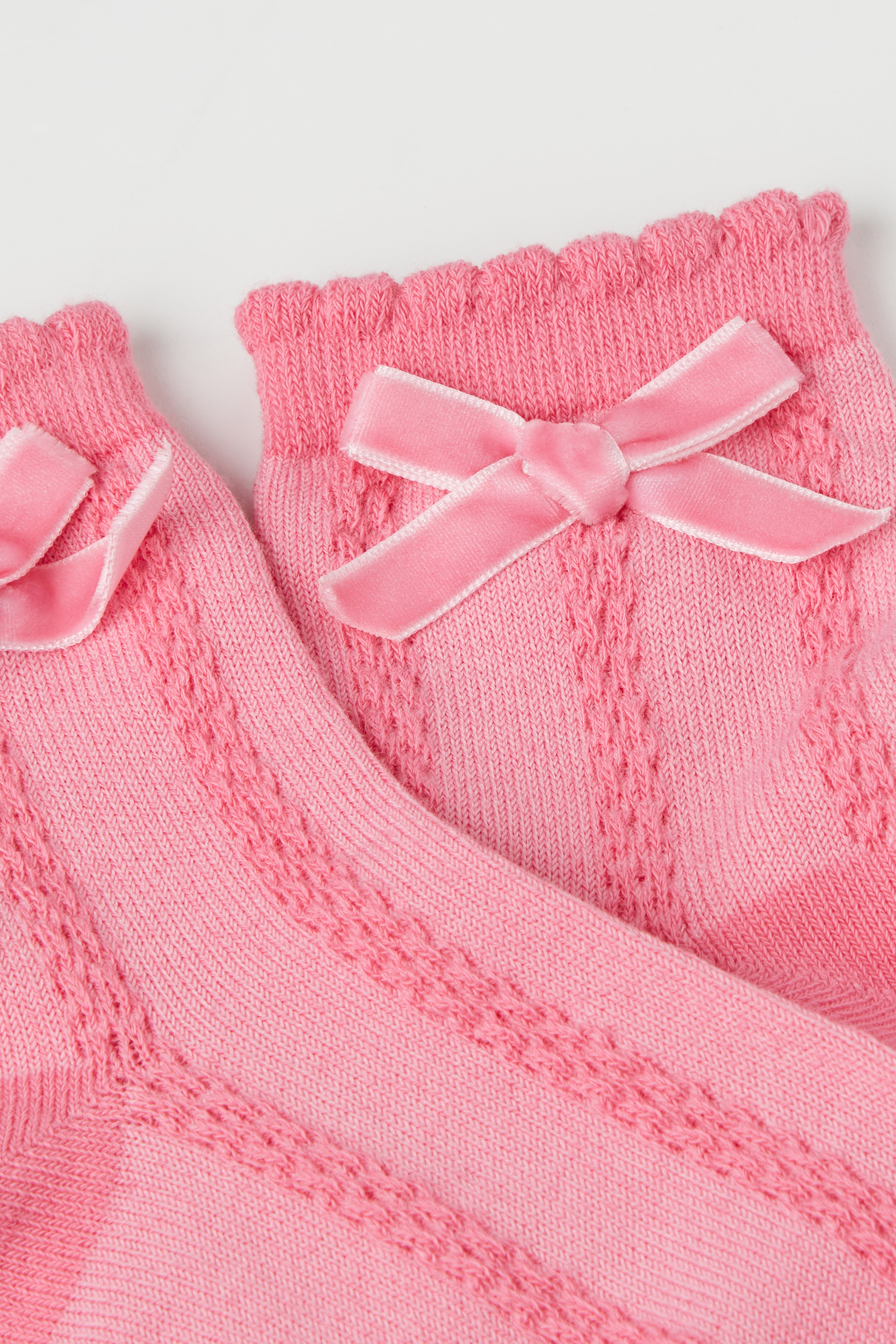 Socken für Mädchen aus Baumwolle mit Lochmuster und Schleife