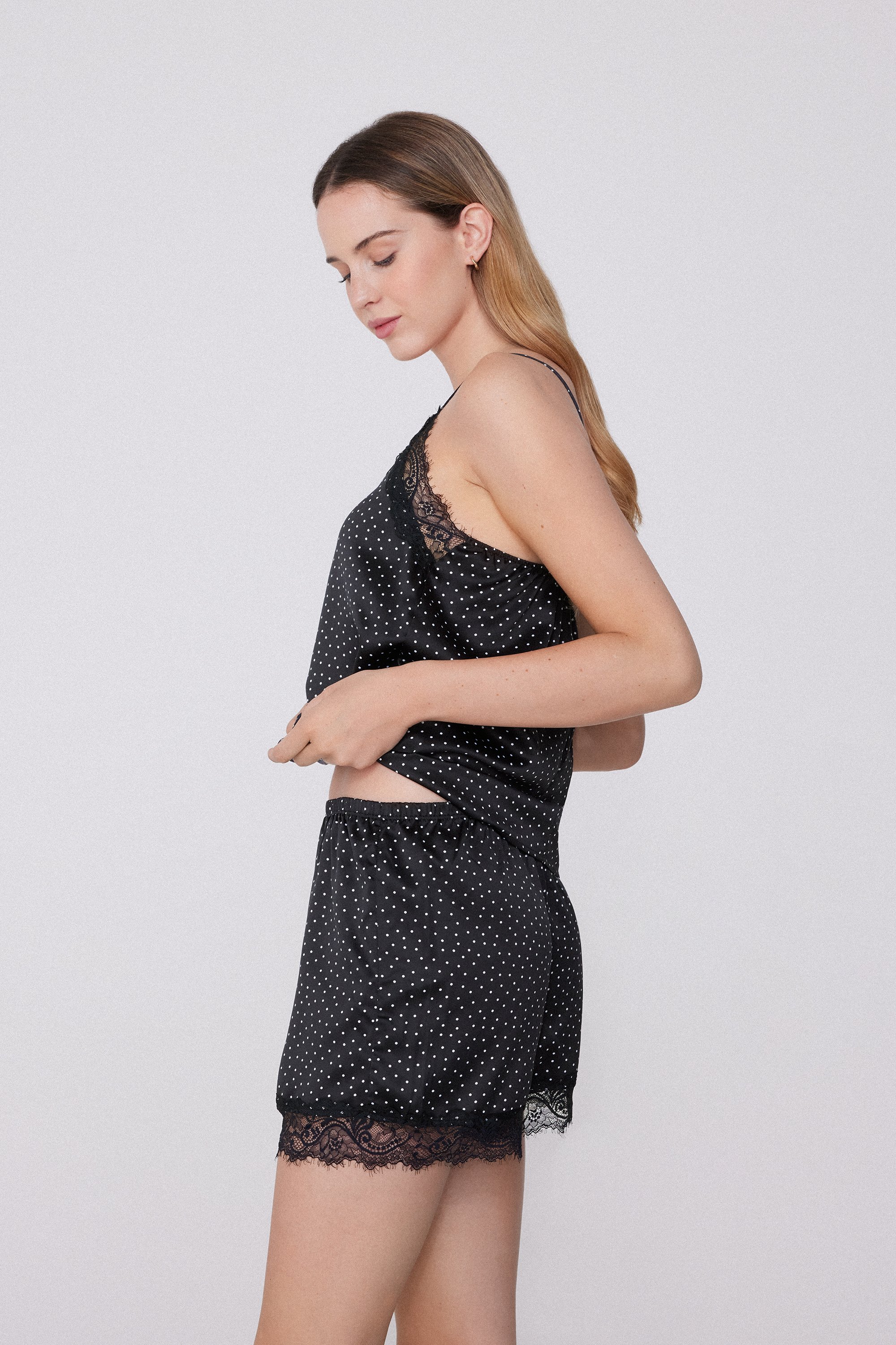 Short Court en Satin Imprimé et Dentelle