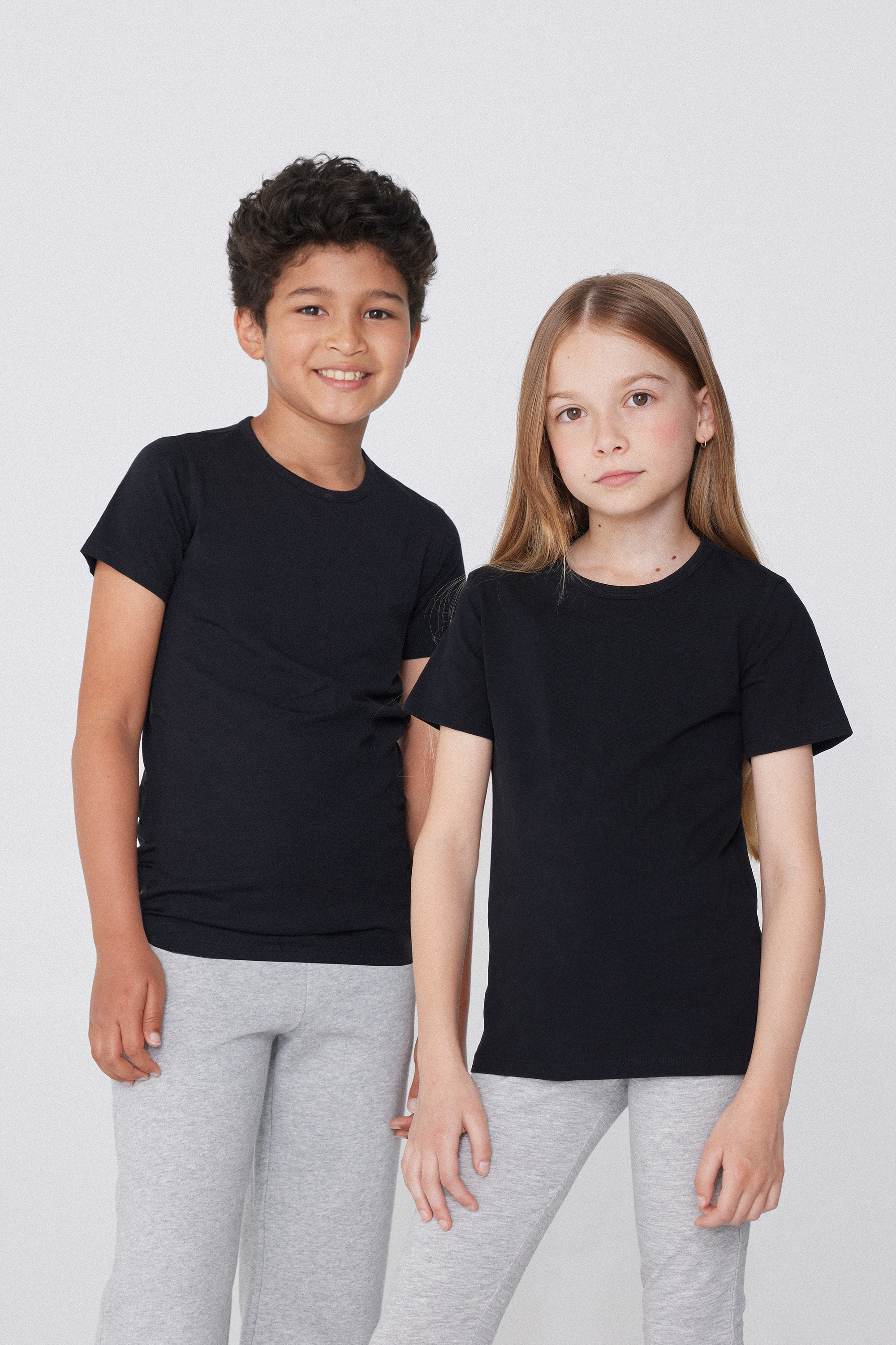 T-Shirt Básica Decote Redondo em Algodão Elástico Criança Unissexo