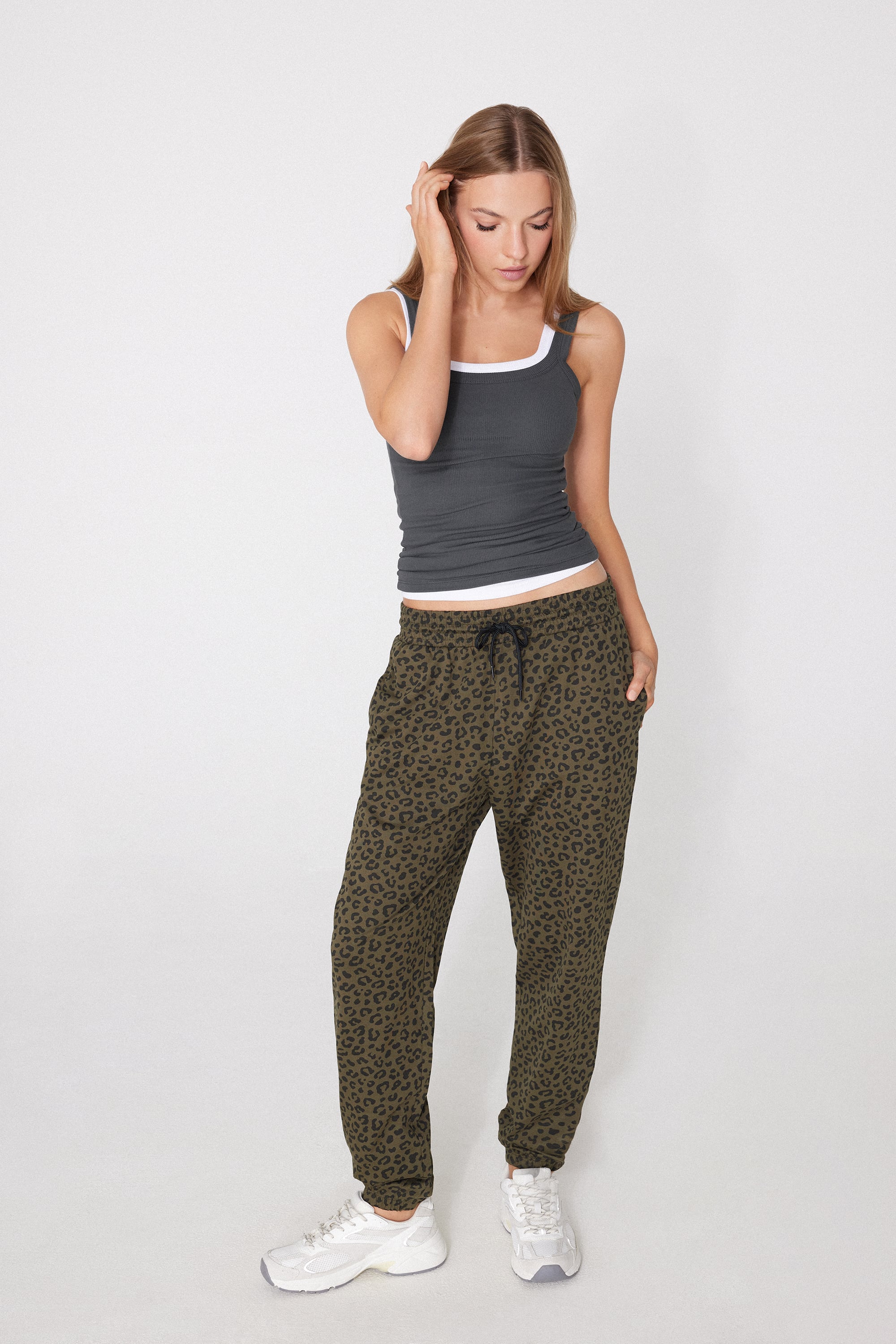 Jogger with Welt Pocket