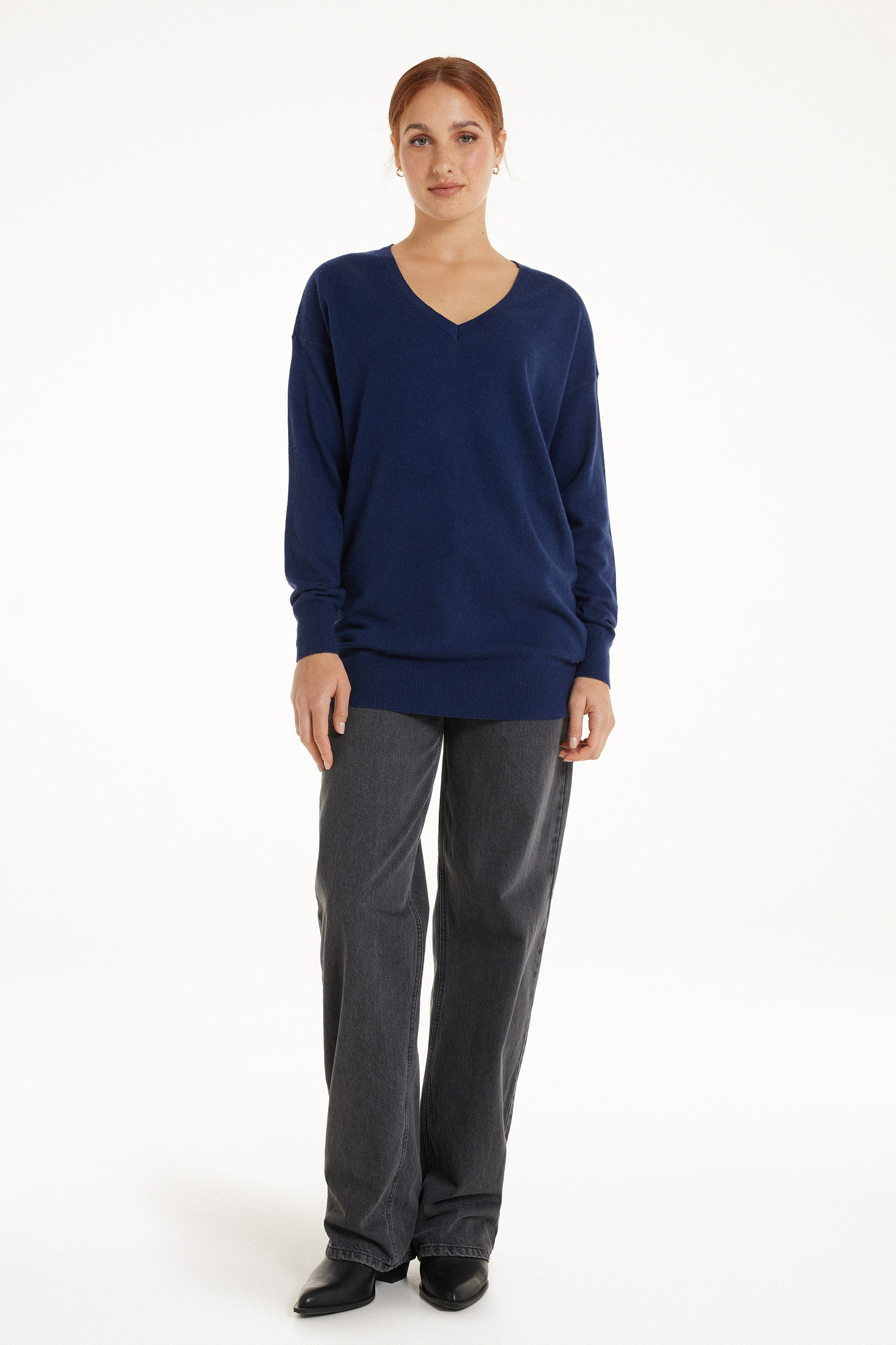 Mittelschwerer Pullover mit langen Ärmeln, V-Ausschnitt und Wolle