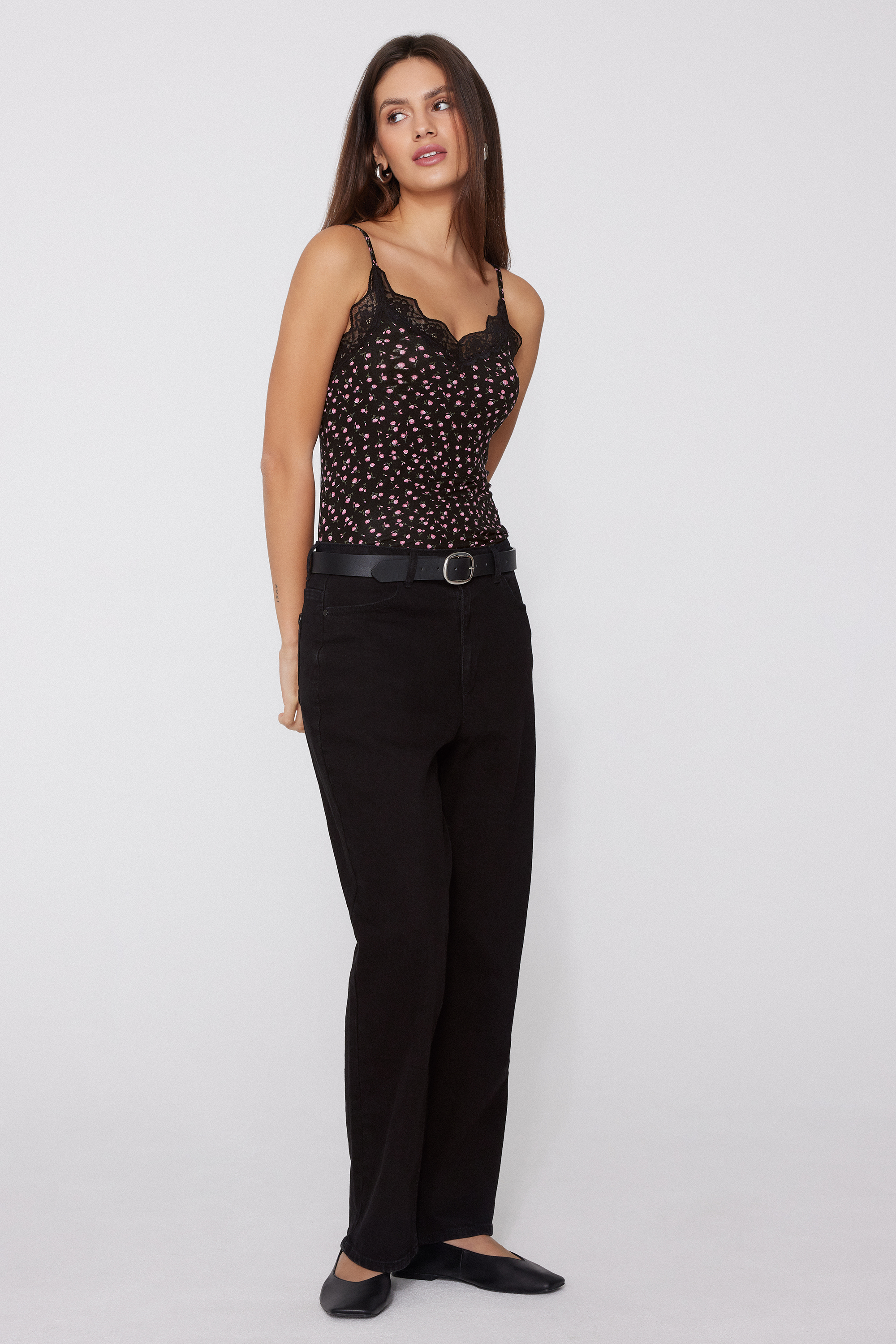 Hemdje met V-hals en Kanten Inzet