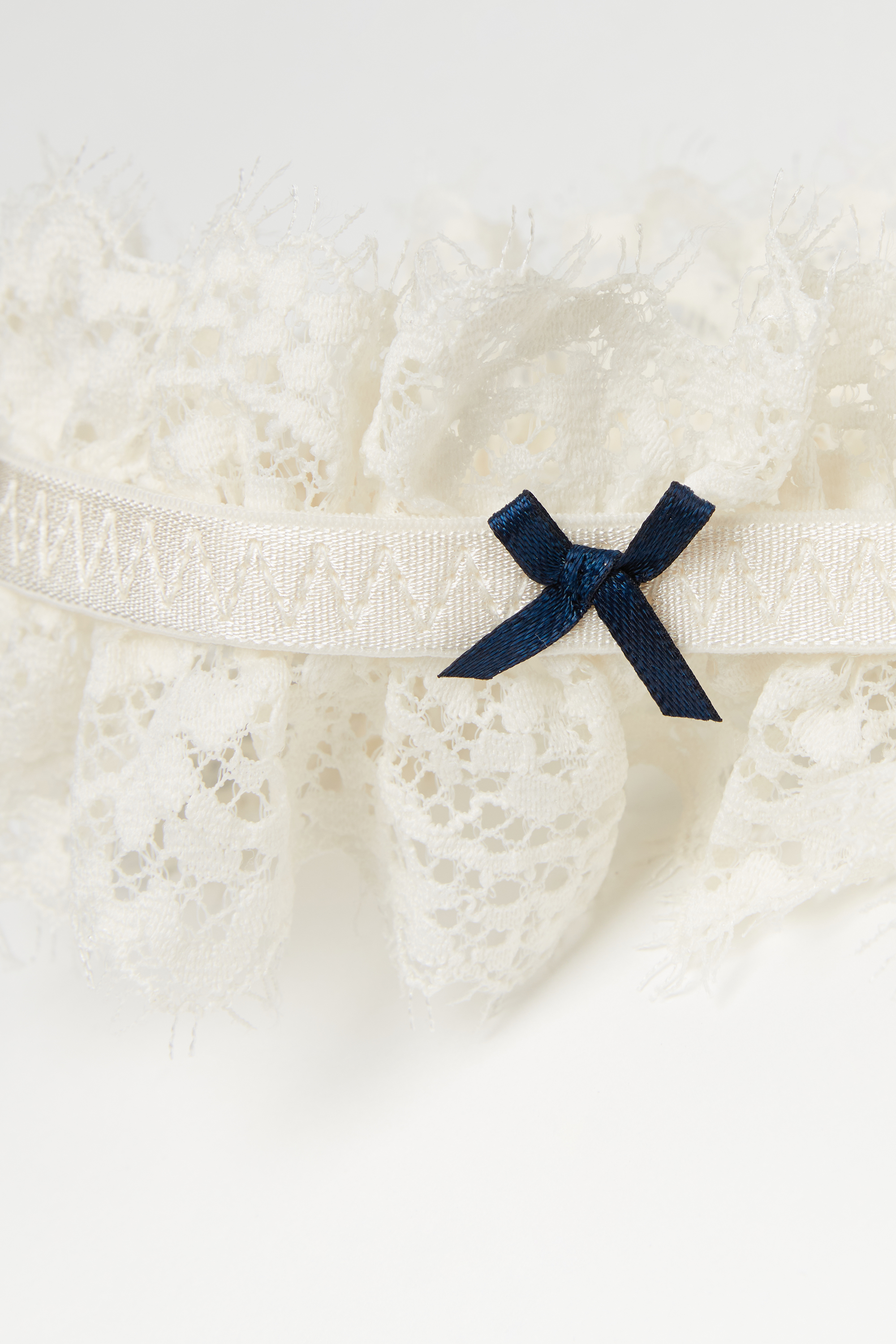 Pearl Dream Lace Garter