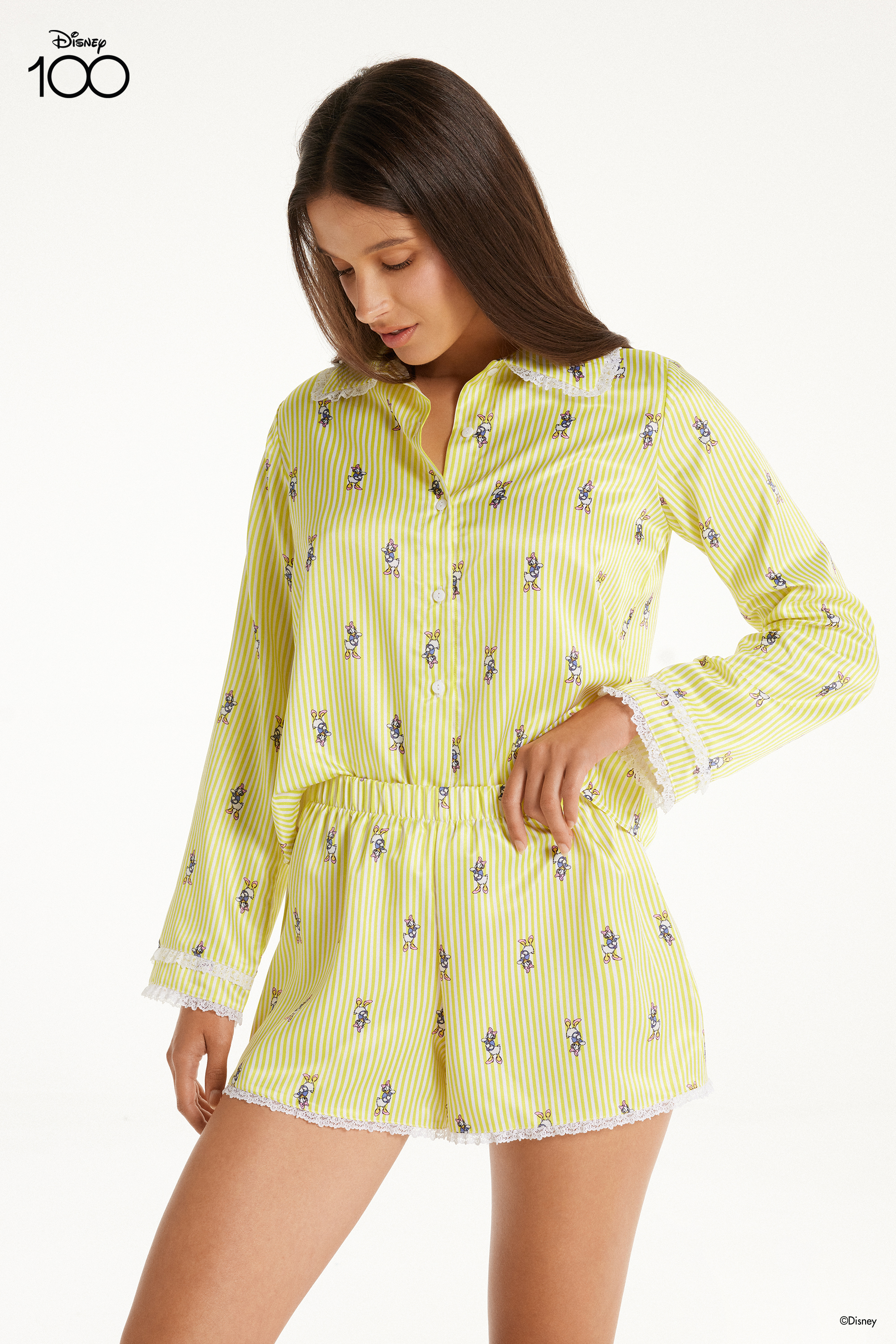 Pyjama aus Satin mit langen Ärmeln und Knopfleiste sowie kurzer Hose Disney 100