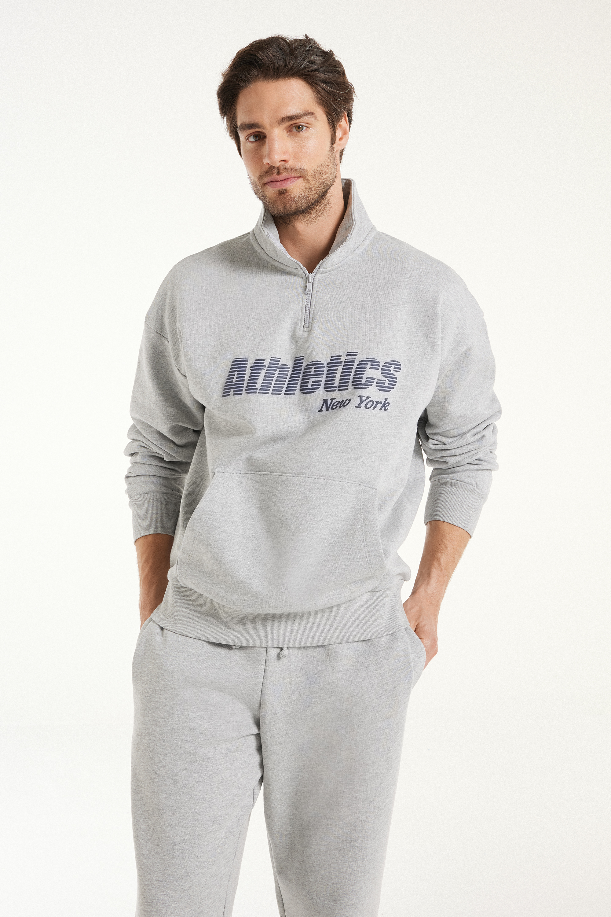 Thick Long-Sleeved Sweatshirt with Zip and Print