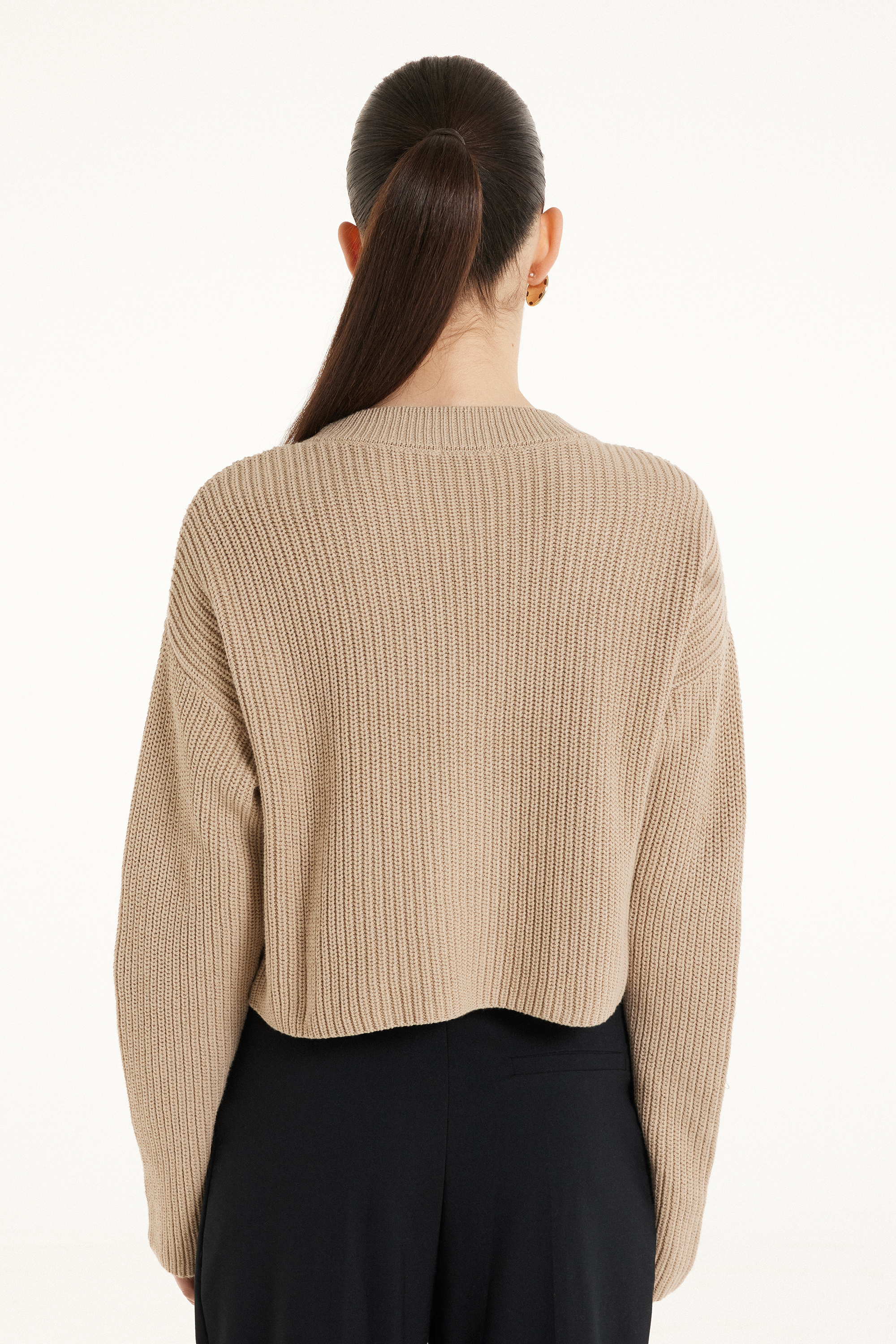Long-Sleeved Ribbed Cropped Button-Up Cardigan