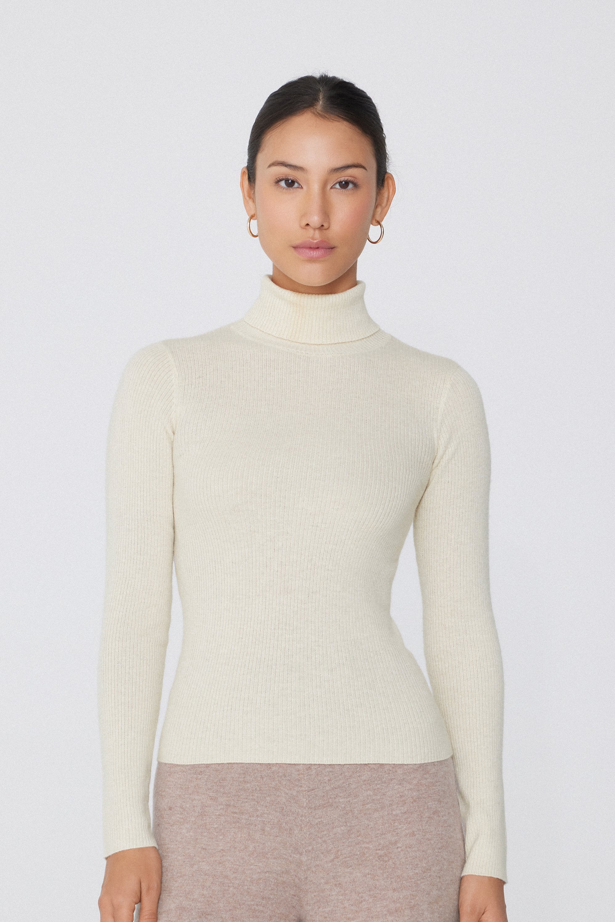 Long-Sleeved Ribbed Turtleneck Sweater with Wool